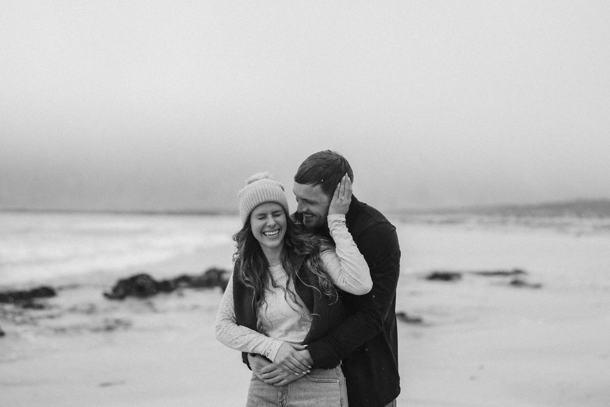 Beach-Flakstad-rainy-couple-photoshoot-15.jpg