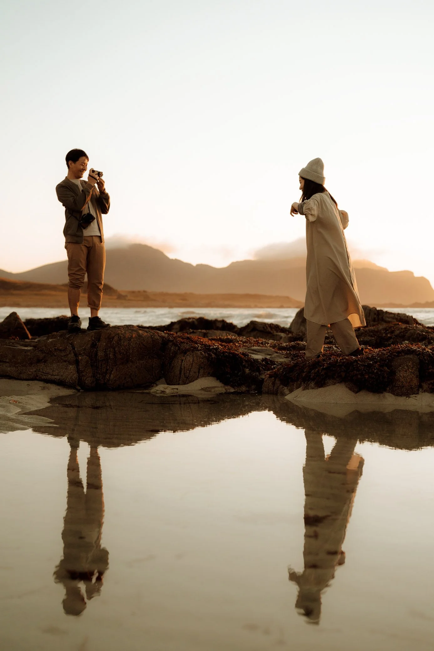 Beach-Flakstad-couple-photoshoot-23.jpg