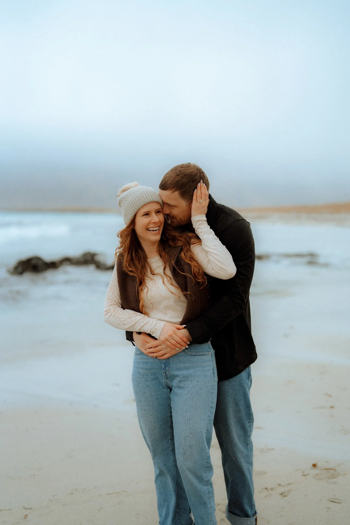 Beach-Flakstad-rainy-couple-photoshoot-14.jpg