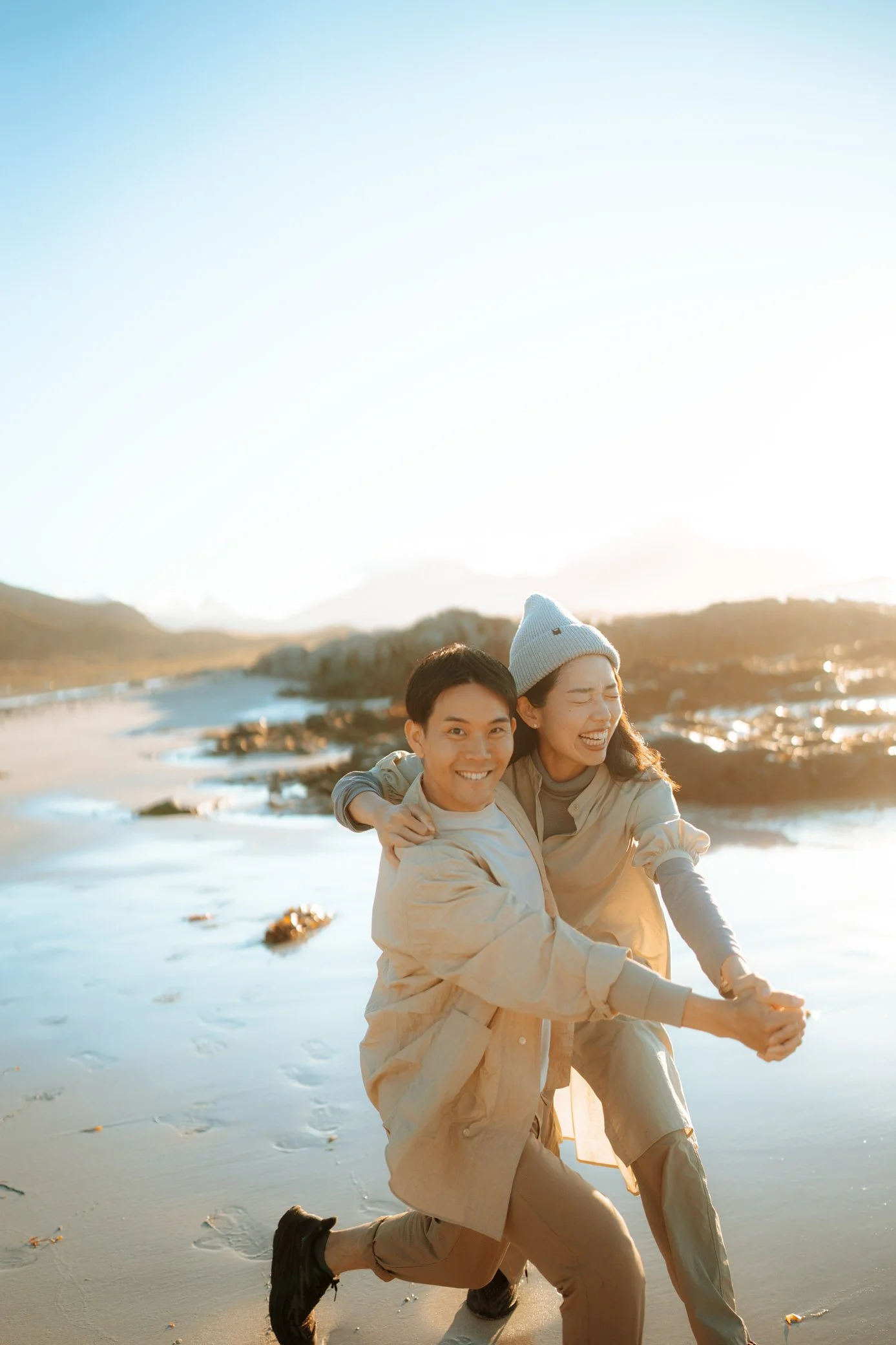 Beach-Flakstad-couple-photoshoot-3.jpg