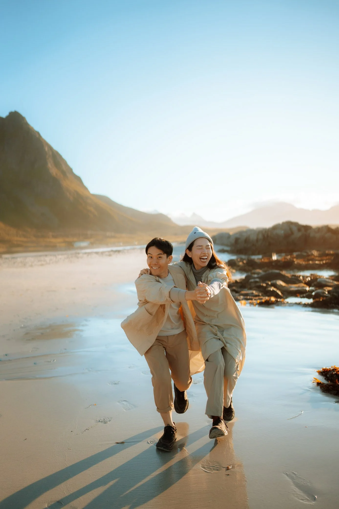 Beach-Flakstad-couple-photoshoot-2.jpg
