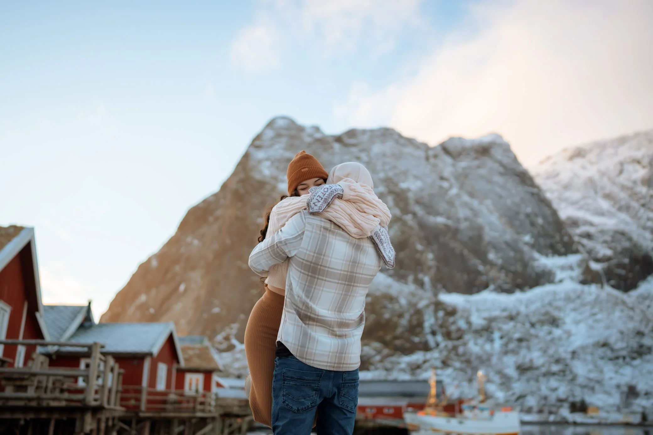 Reine-Sakrisøy-sunny-photoshoot-lofoten-3.jpg