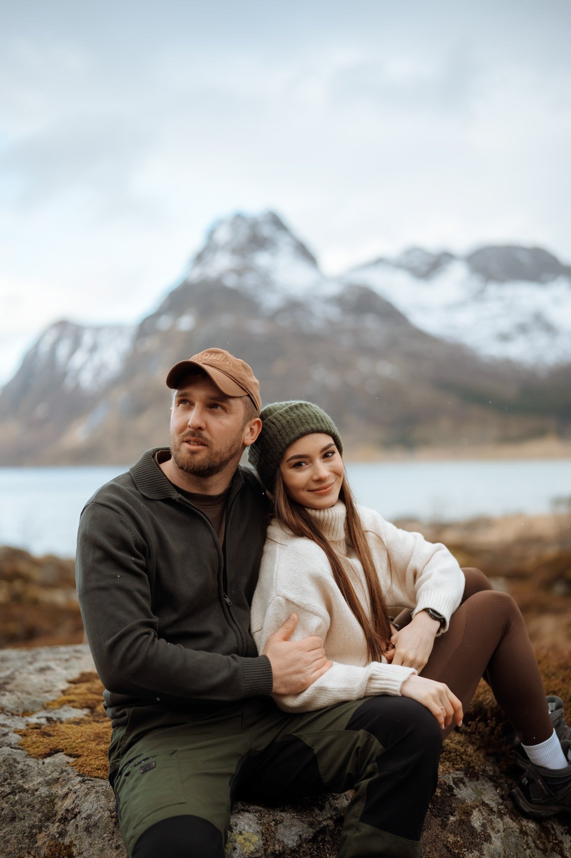 Couple photoshoot in Lofoten during spring