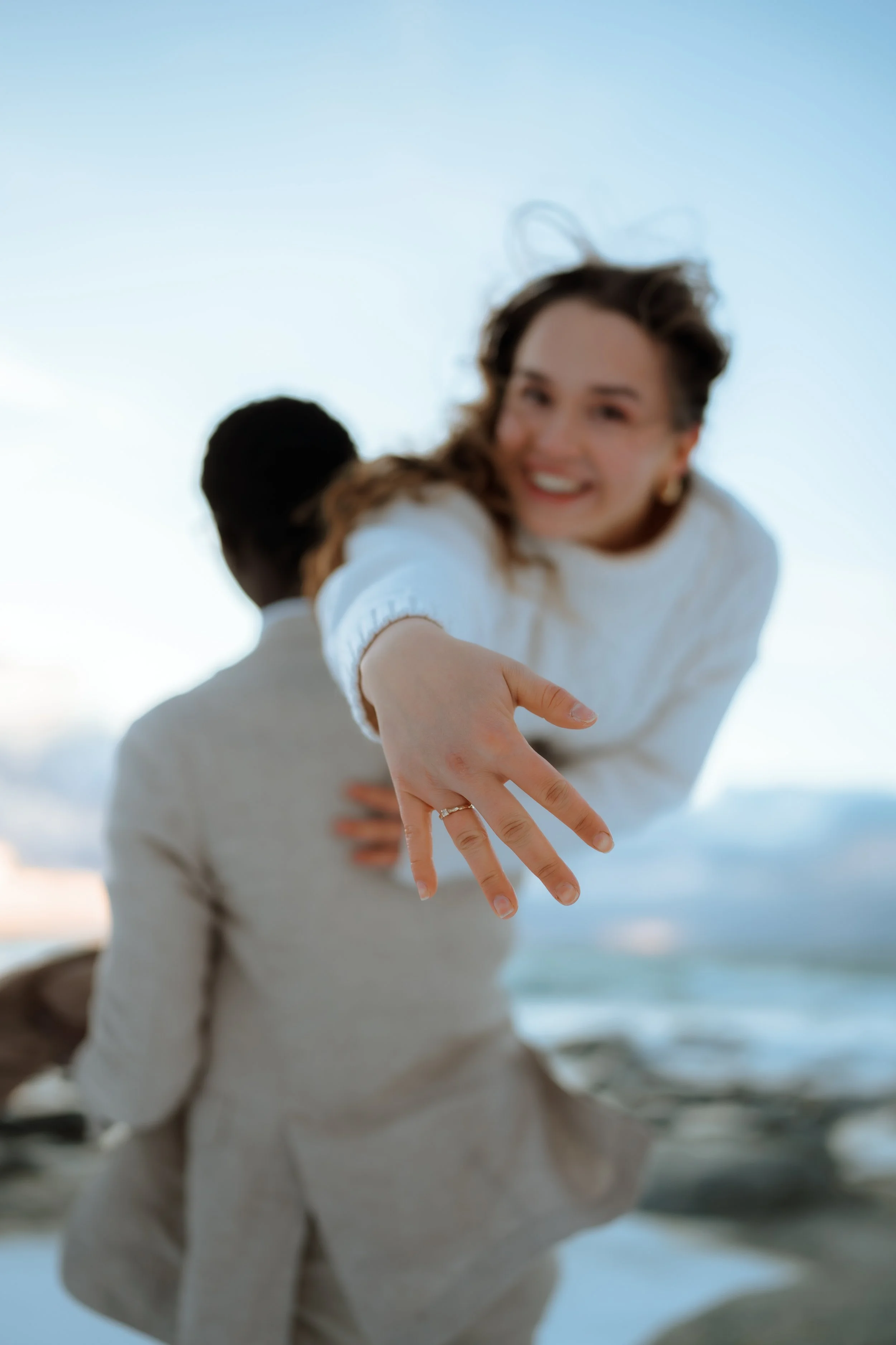 Book a relaxed couple photoshoot in Lofoten, Norway and capture your love with dramatic mountains, beaches, and fishing villages as your backdrop.
