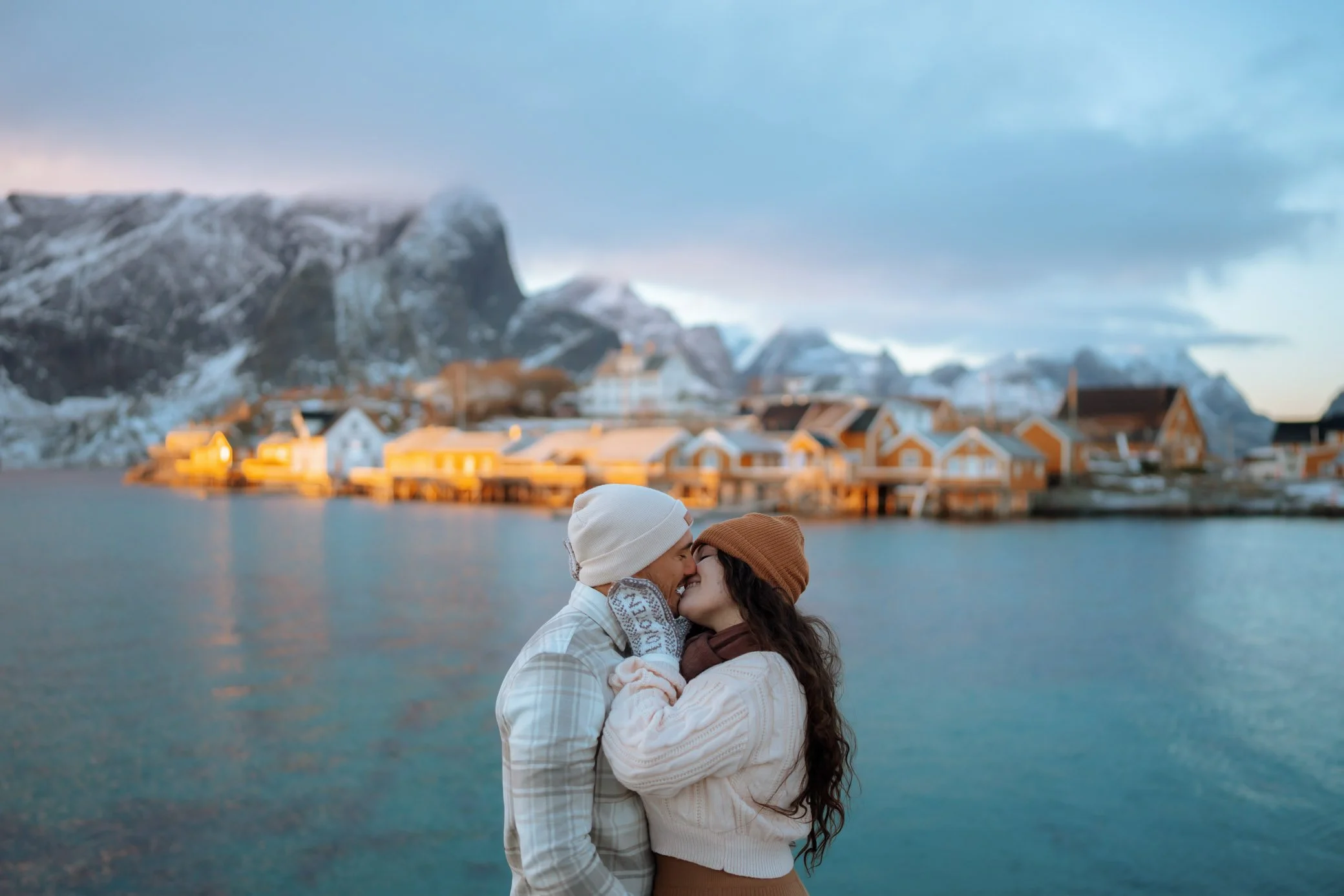 Reine-Sakrisøy-sunny-photoshoot-lofoten-17.jpg