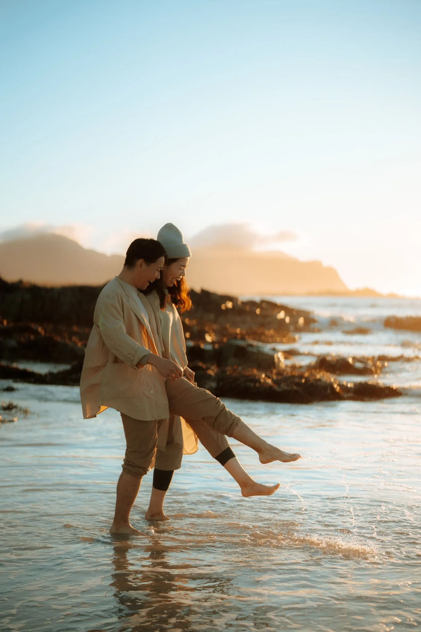 Beach-Flakstad-couple-photoshoot-14.jpg
