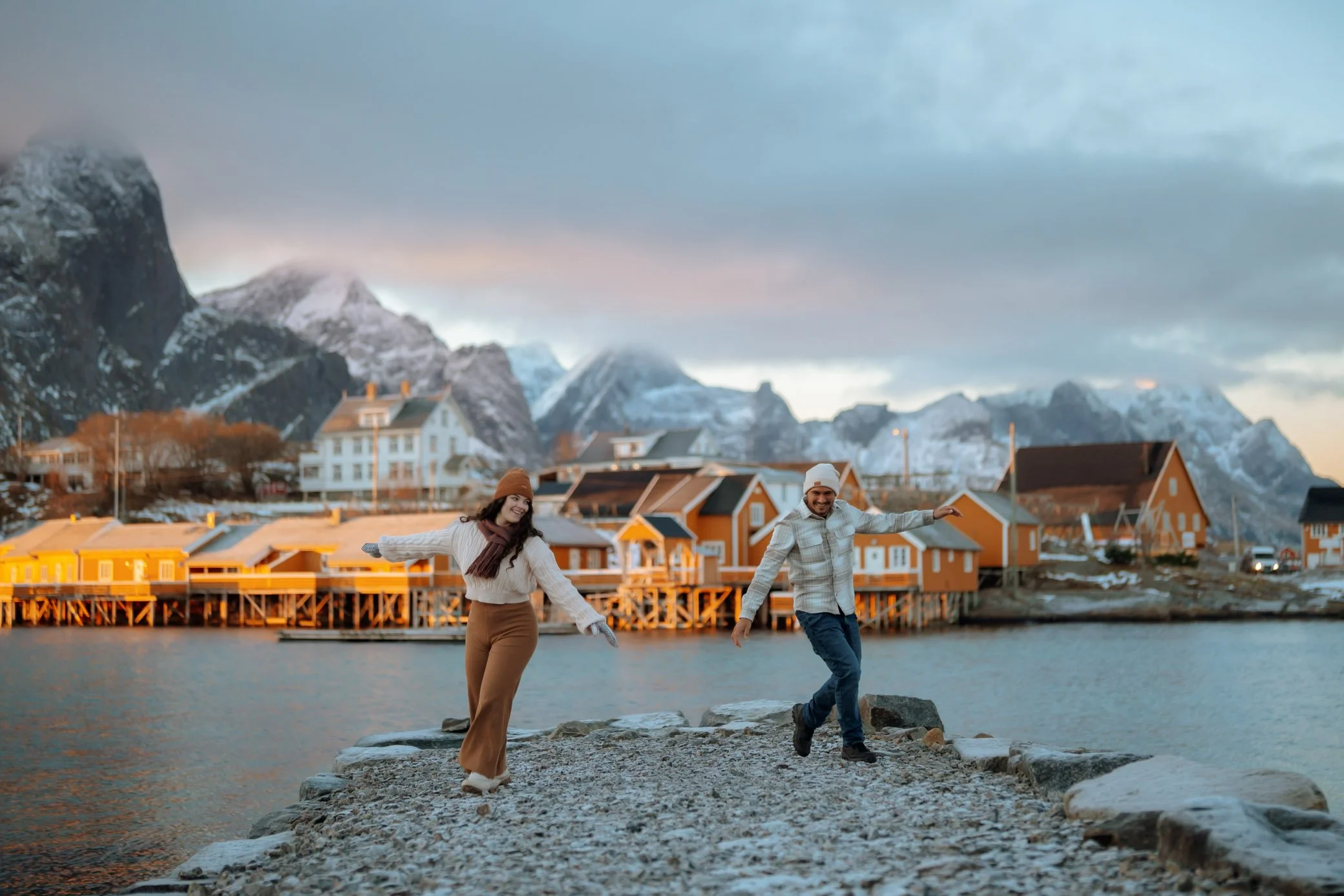Reine-Sakrisøy-sunny-photoshoot-lofoten-19.jpg