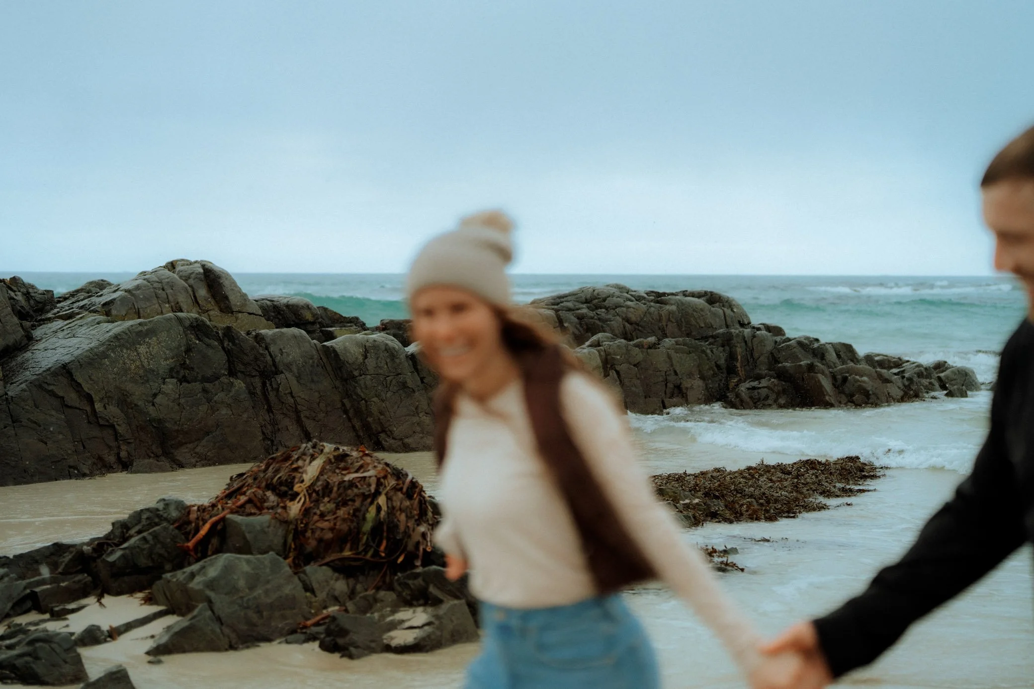 Beach-Flakstad-rainy-couple-photoshoot-22.jpg