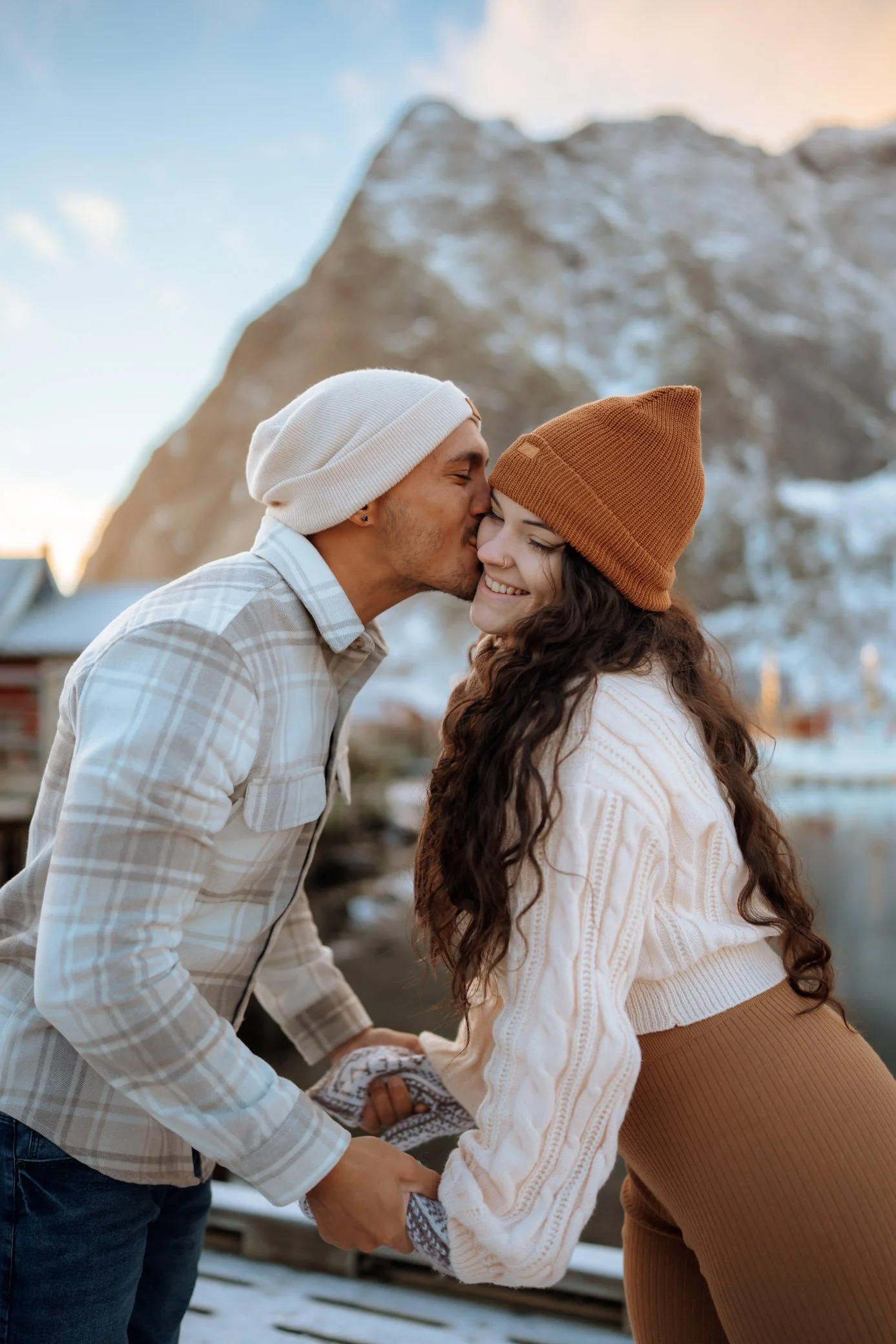 Reine-Sakrisøy-sunny-photoshoot-lofoten-6.jpg