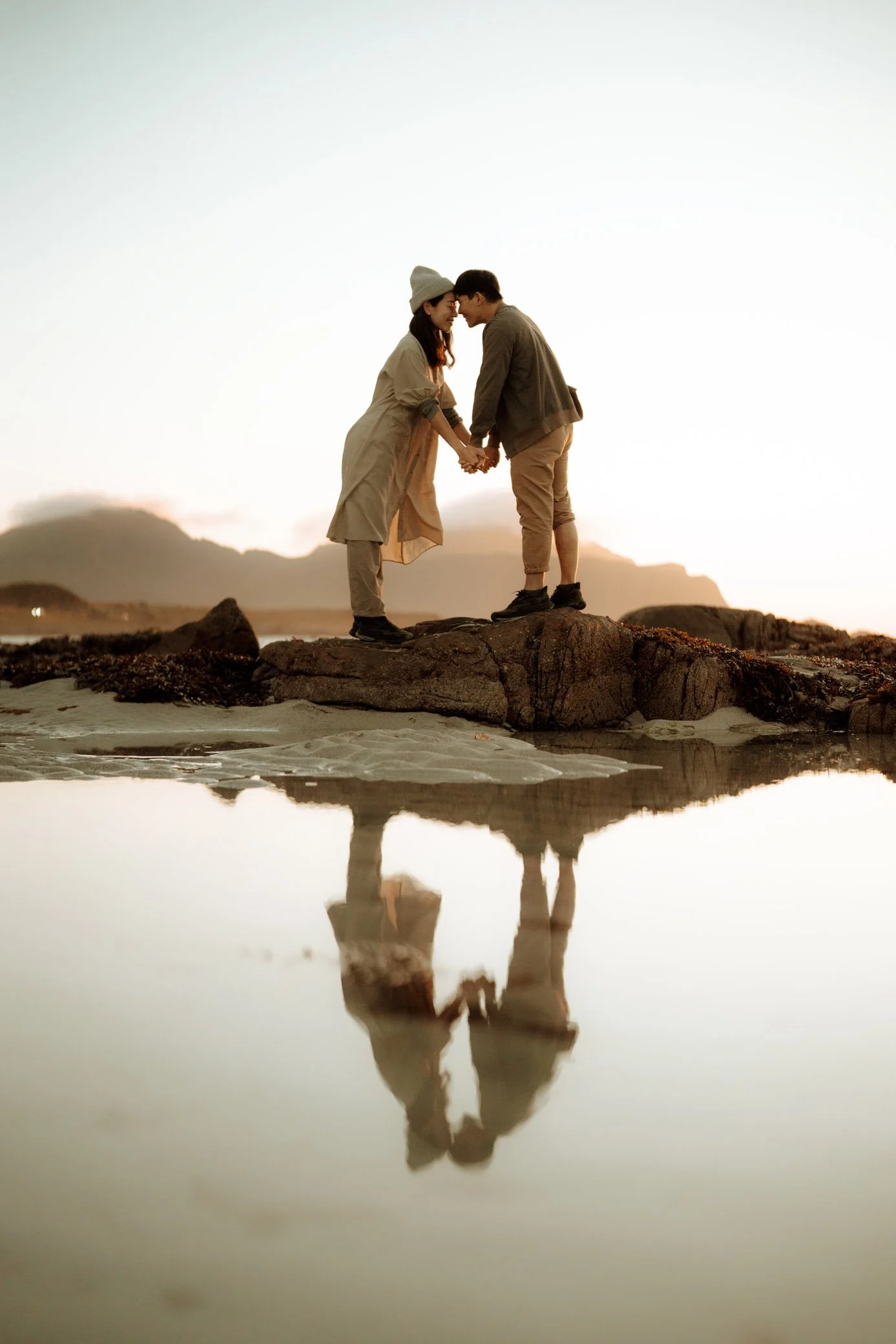 Beach-Flakstad-couple-photoshoot-24.jpg