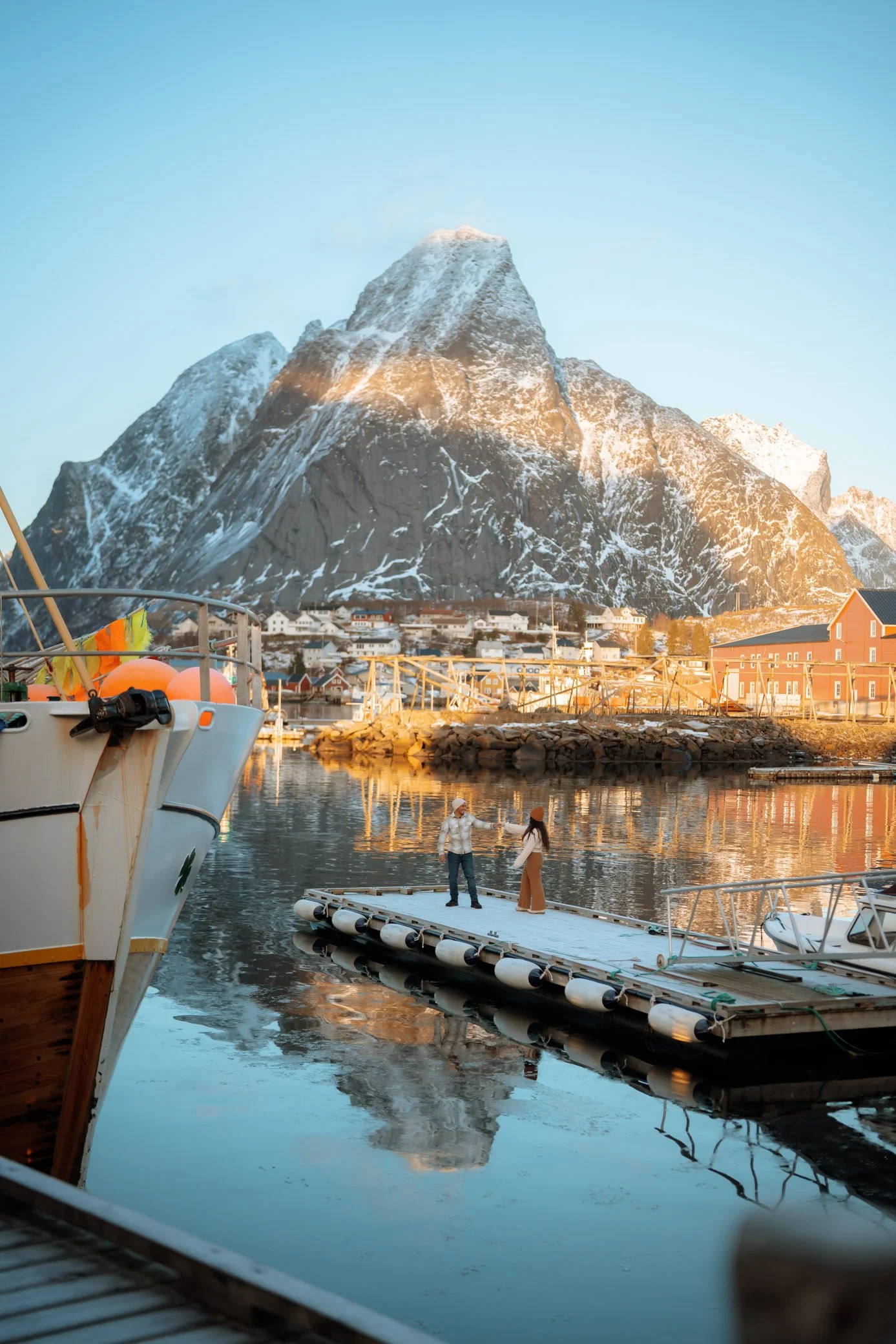 Reine-Sakrisøy-sunny-photoshoot-lofoten-13.jpg