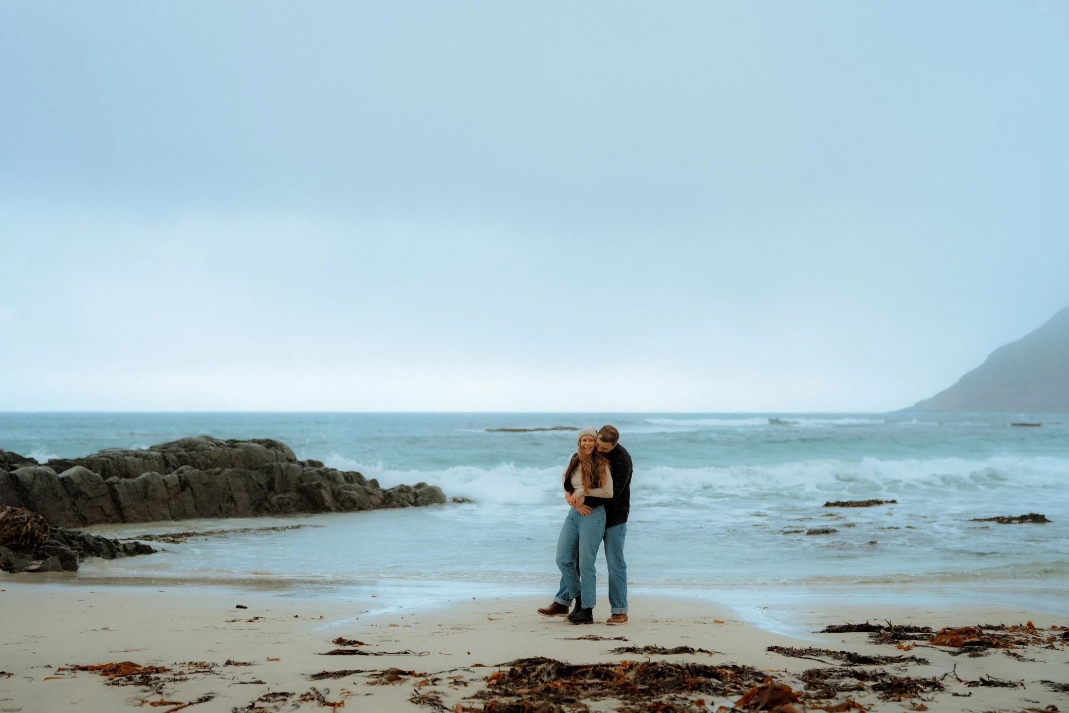 Beach-Flakstad-rainy-couple-photoshoot-12.jpg