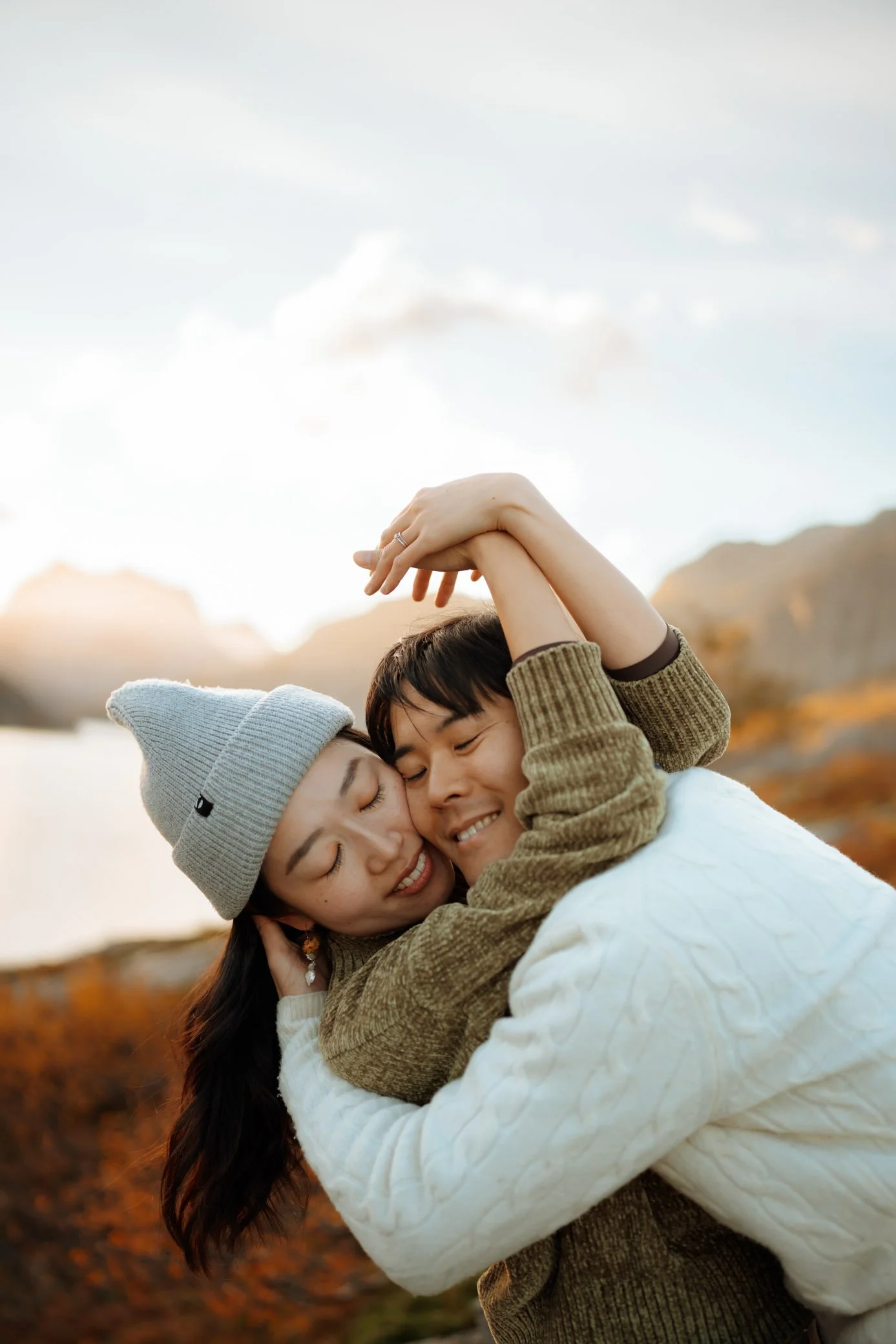 Autumn-lofoten-couple-photoshoot-17.jpg