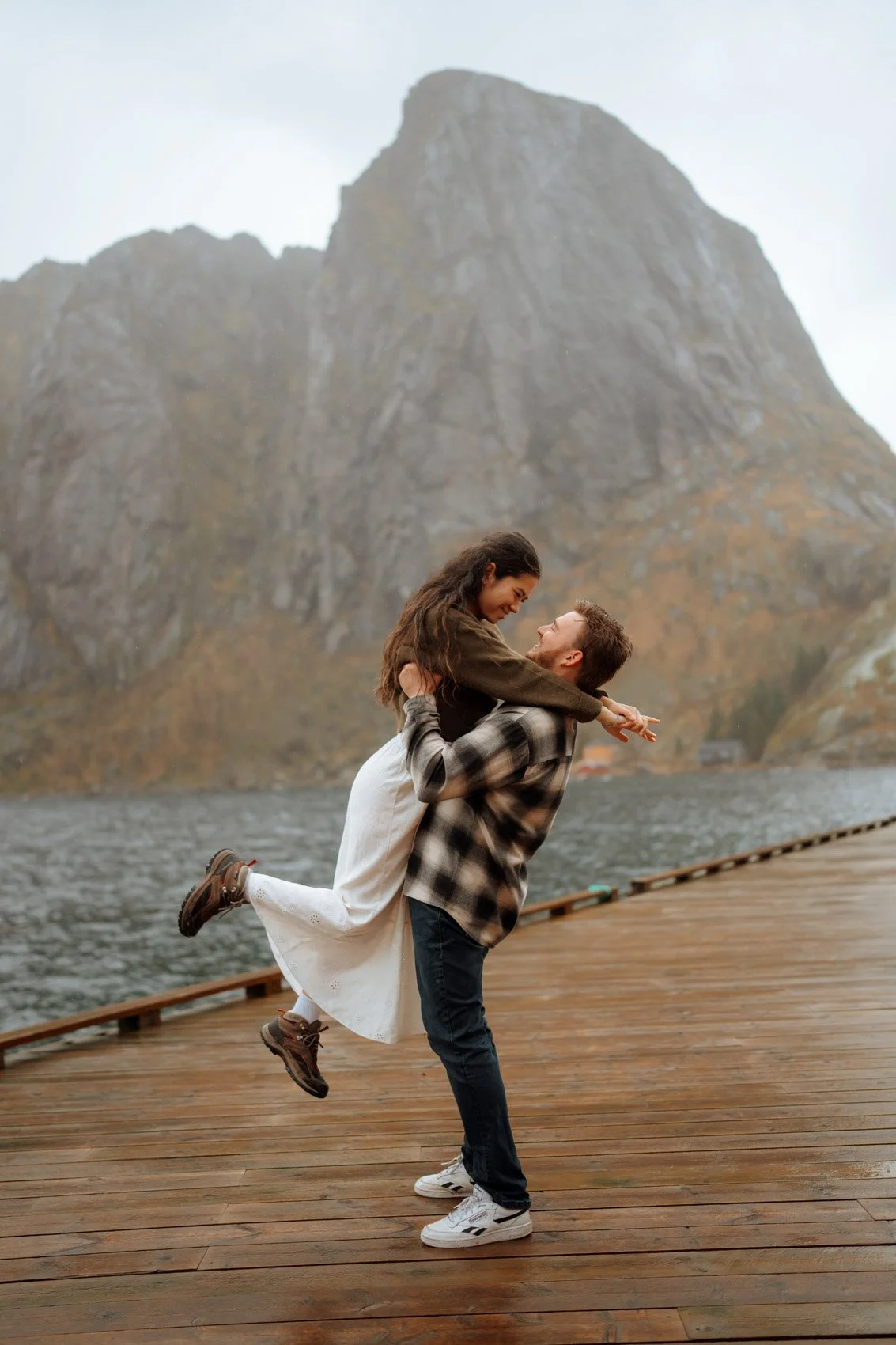 Elopement in Lofoten during autumn season