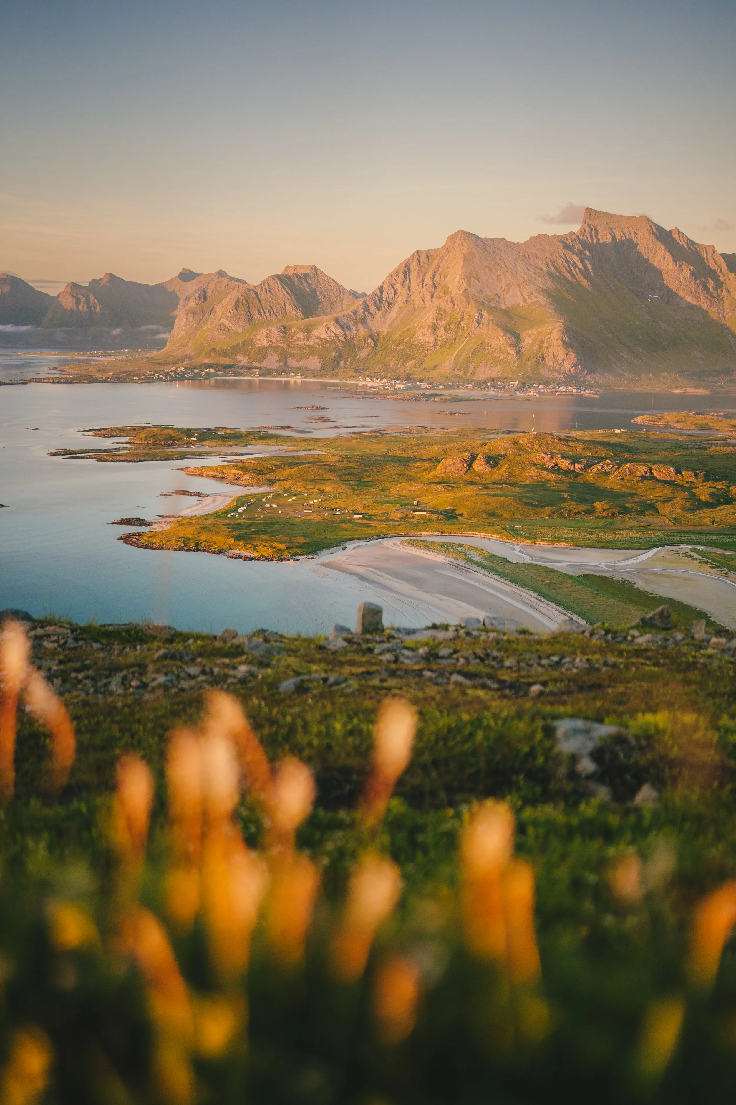 Book a relaxed couple photoshoot in Lofoten, Norway and capture your love with dramatic mountains, beaches, and fishing villages as your backdrop.