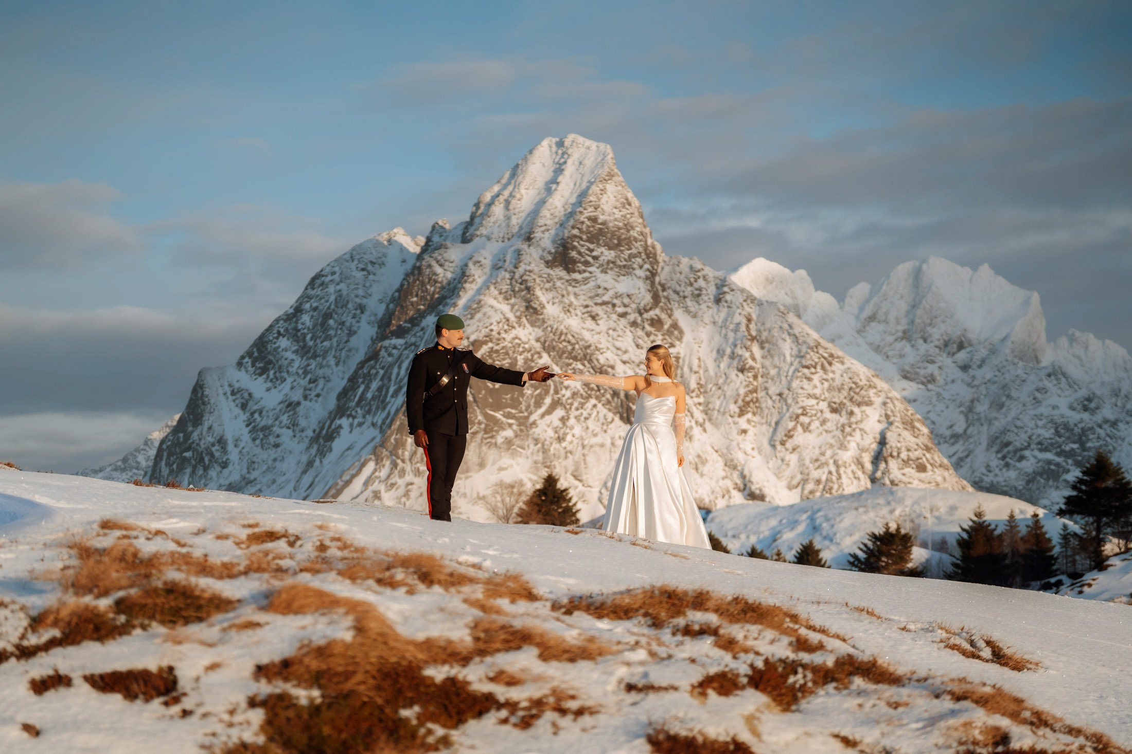 Sunrise elopement in Lofoten with mountain backdrop