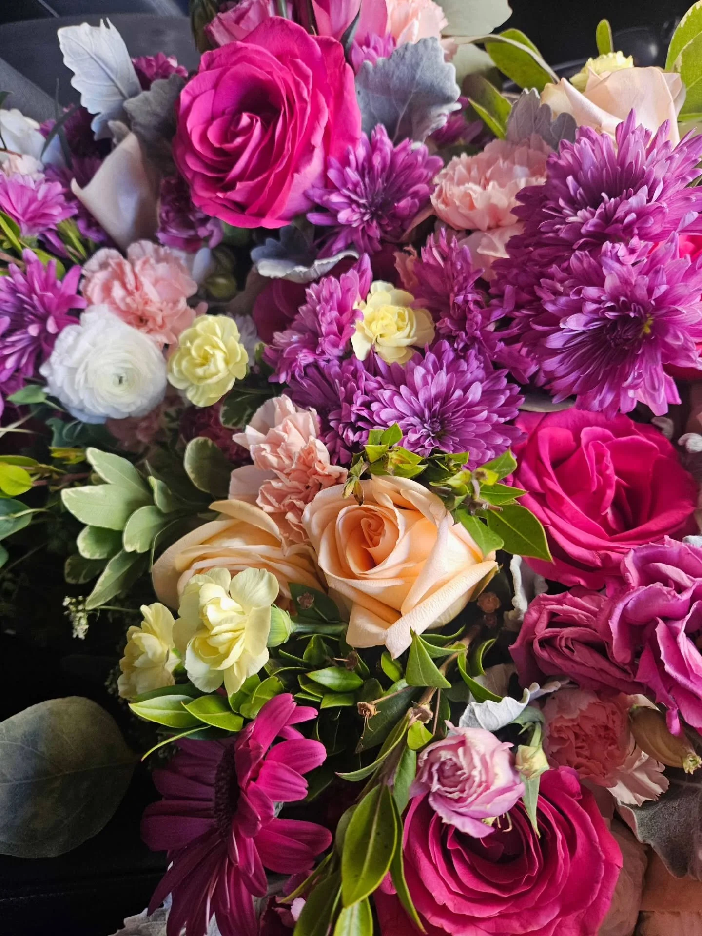 Lots of purples, or is that Violet??🫐 (pun intended!)...in the bouquets for actors in the Willy Wonka cast @ntpaofficial last weekend! 💃💐

#bouquetsfordays #flowerpower #supportlocal