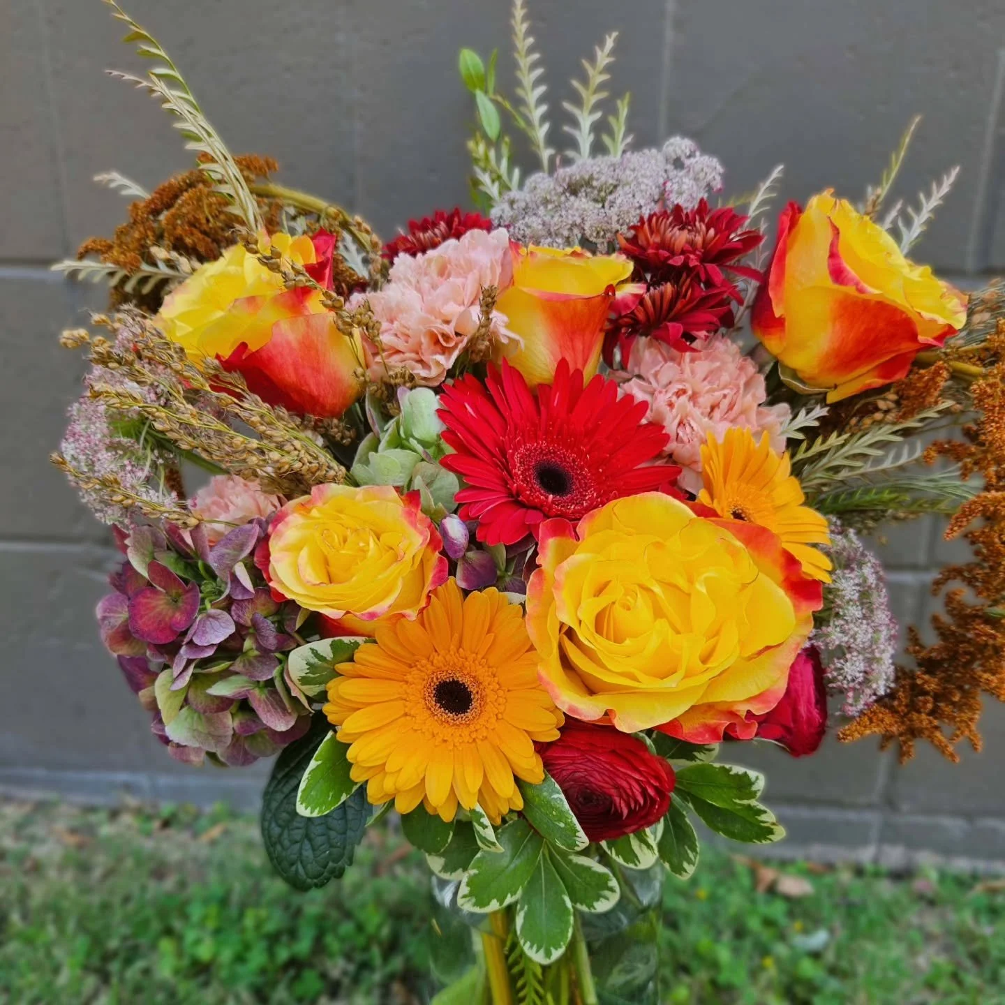 No filter, just oranges in every shade! 🍁🌰🍂🎃💐

#bouquetsfordays #dfwflorist #fallcolors