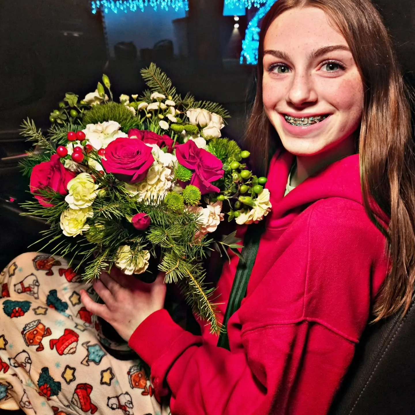 Happy December, y'all!🎄🎅🎁 Sweetest delivery elf helping me spread a little holiday cheer to a few subscribers...enough in stock for one more like these!

DM or text me to put in your order for hosting or gifting this month. Tis the season! 🧑&zwj;