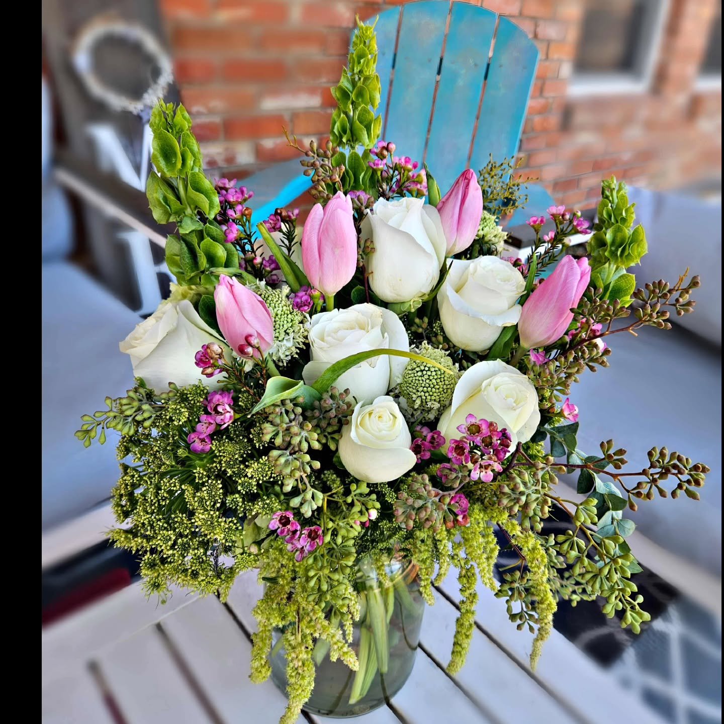 When the roads finally cleared, I dropped these beauties off late last week. 😍 🌸🌼🌹❄️ Feels like winter, but these 🌷 look like spring!