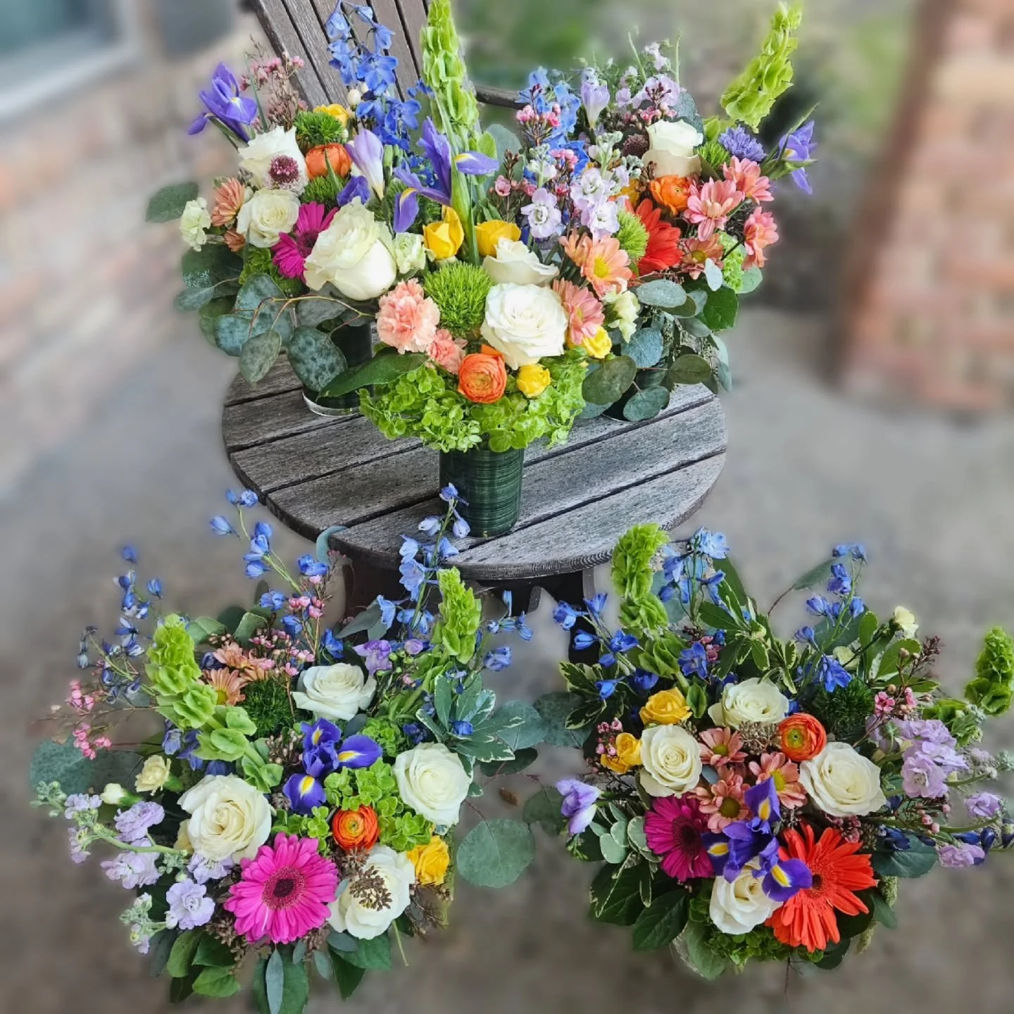 I recently had the honor of designing arrangements for the Celebration of Life in honor of a dear friend's mom. It was my pleasure to source and prominently place her favorite flower. 🌸 There is something meaningful about flowers....🫶🏻