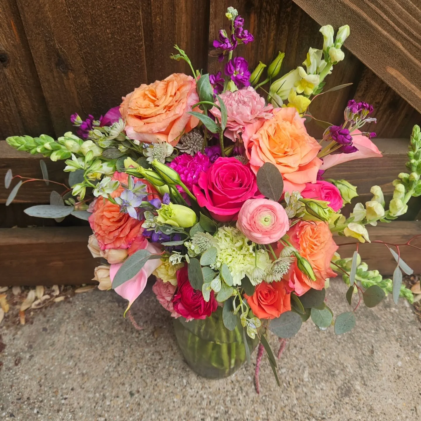 Pop of color in this palette! 🎨👩&zwj;🎨🌸🌼🌷💐