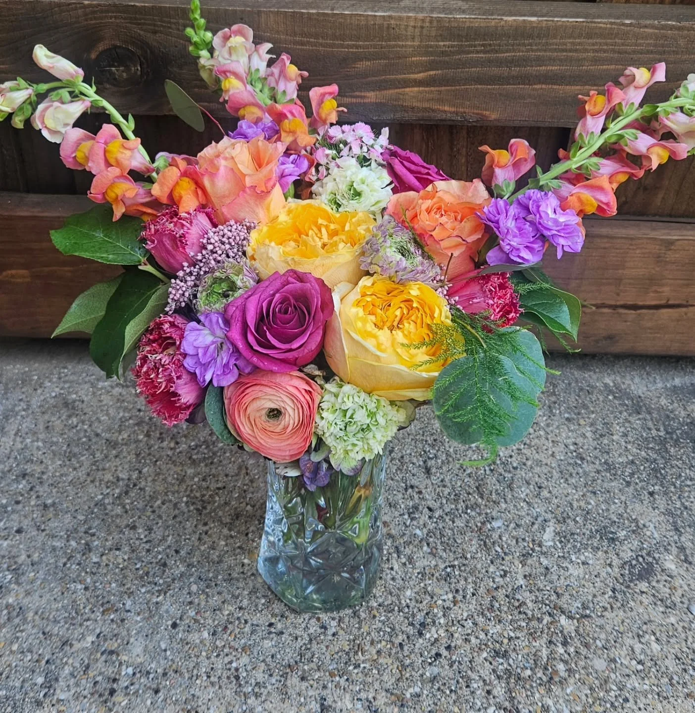 When Cinco de Mayo and Taco Tuesday fall on the same night....we celebrate with pinata flowers!

#smallbusiness #dfwflorals #bouquetsfordays
