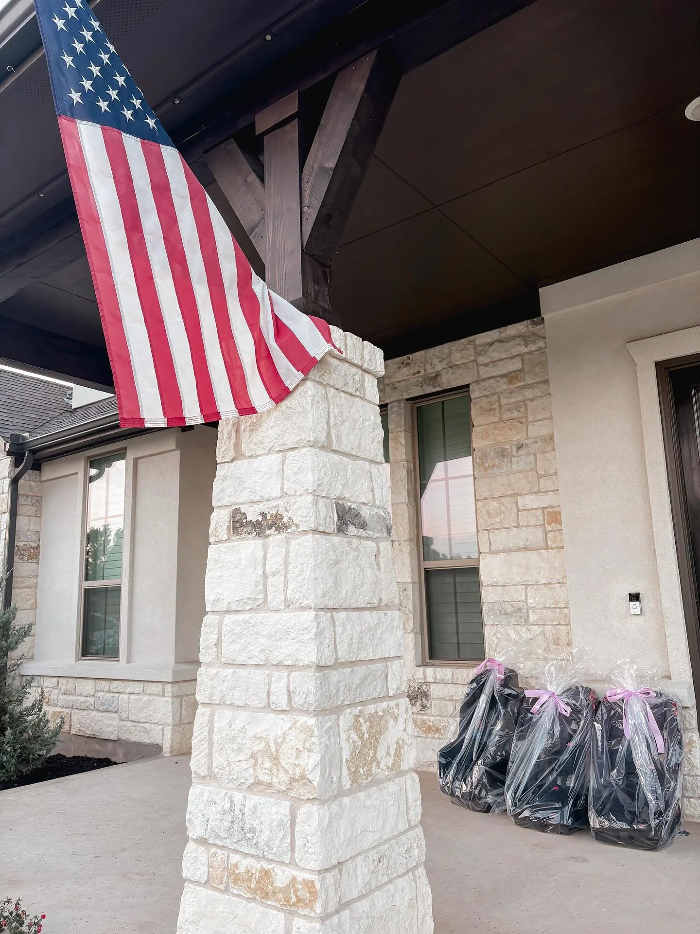 🇺🇸 Honoring Those Who Serve 🇺🇸

Today, we pause with gratitude for the brave men and women who have served our country &mdash; and the families who&rsquo;ve stood beside them.

At Tiny Details, we believe every act of service deserves to be recog