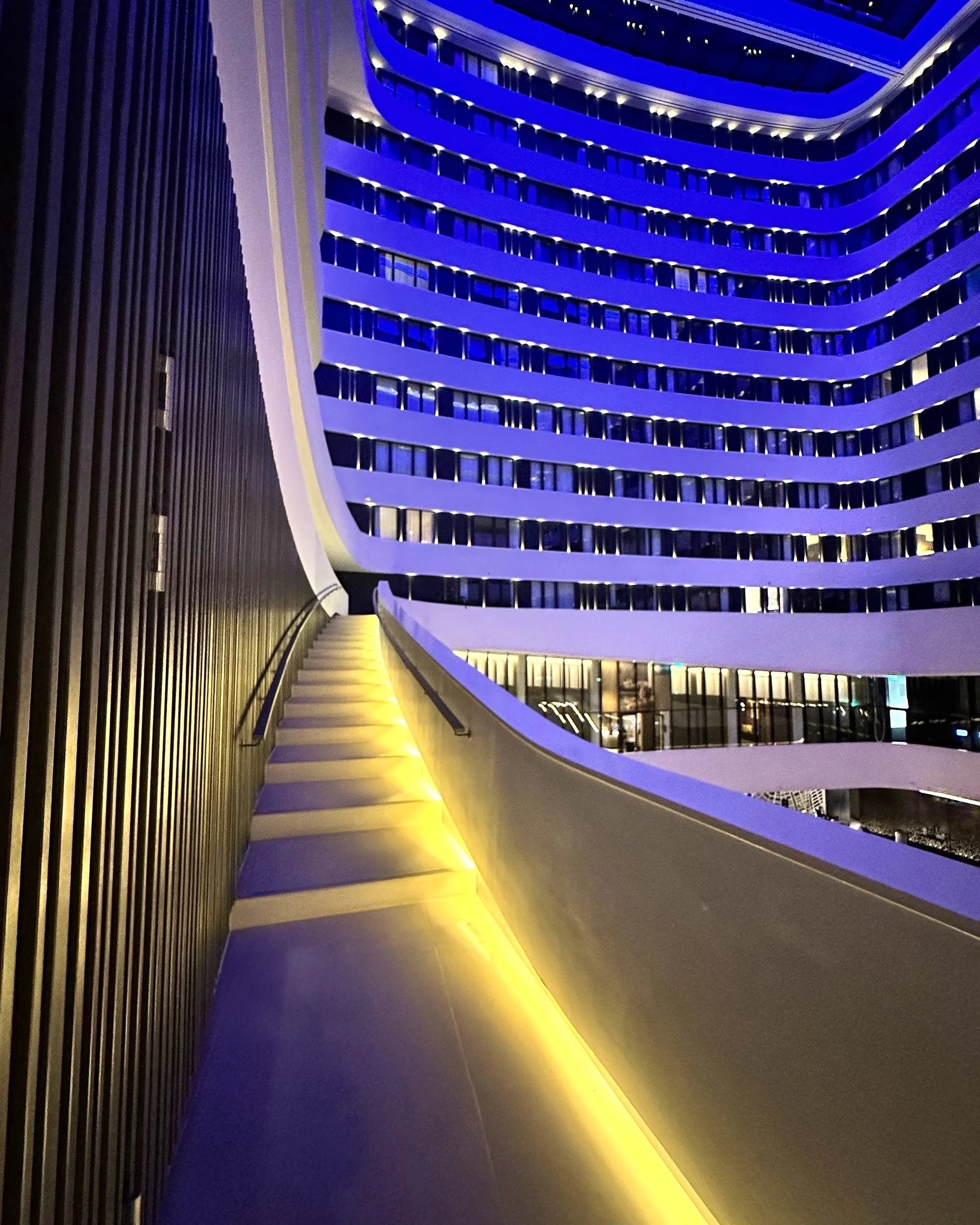 hilton-amsterdam-schiphol-04-blue-staircase.jpg
