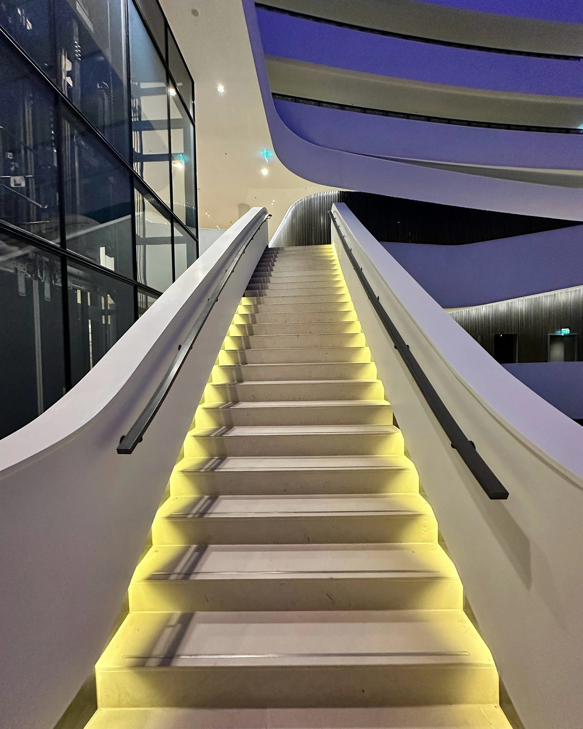 hilton-amsterdam-schiphol-05-lit-staircase.jpg