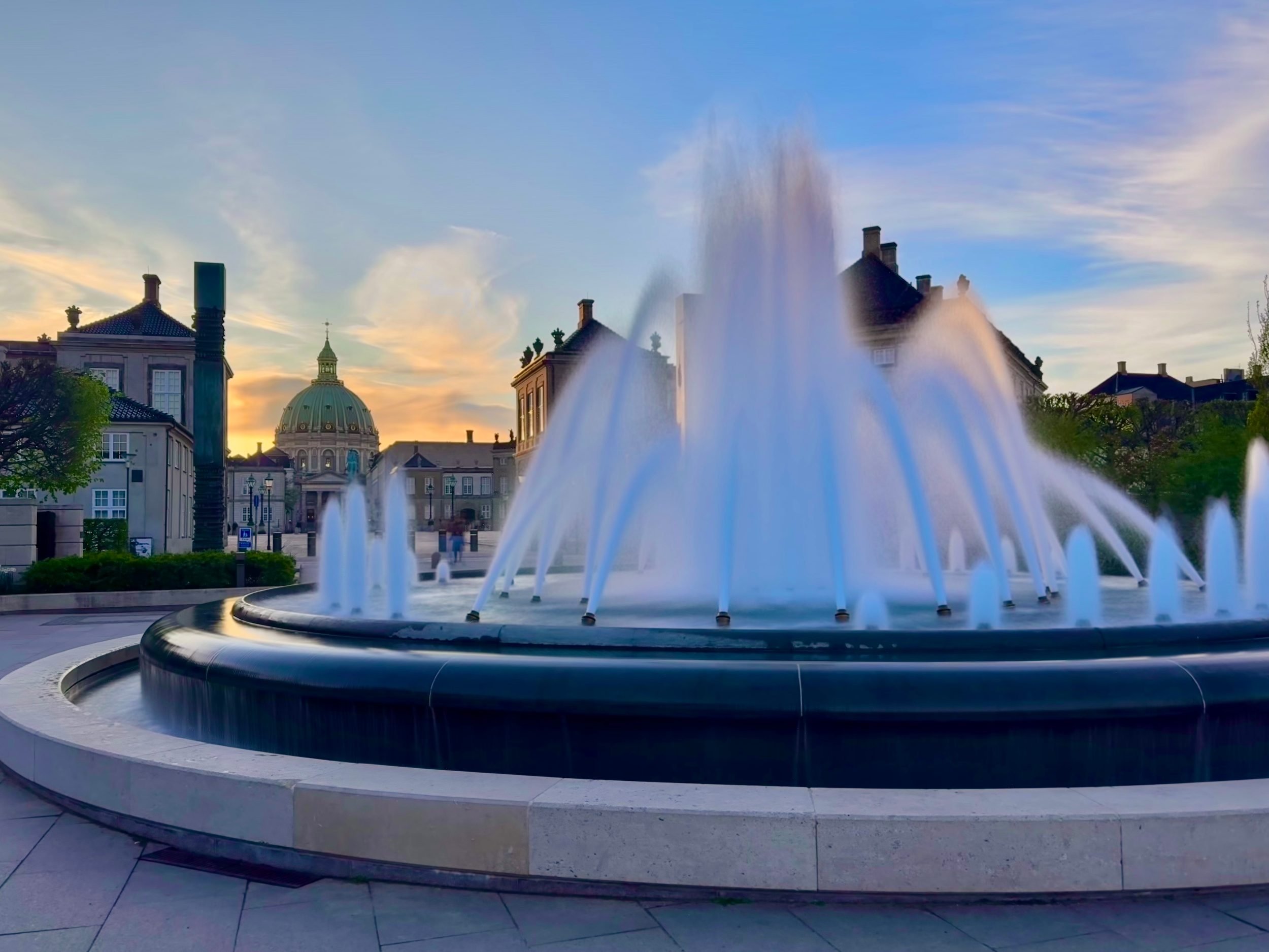 The fountain at Amalienborg, Copenhagen, with the Marble Church behind.