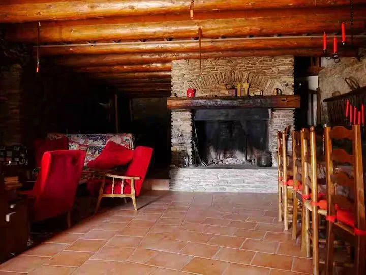 Grange montagne cheminée.jpeg