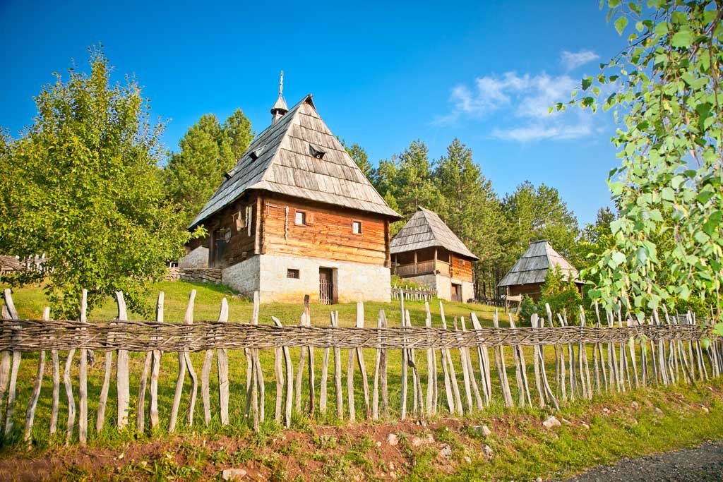 Етно село Сирогојно