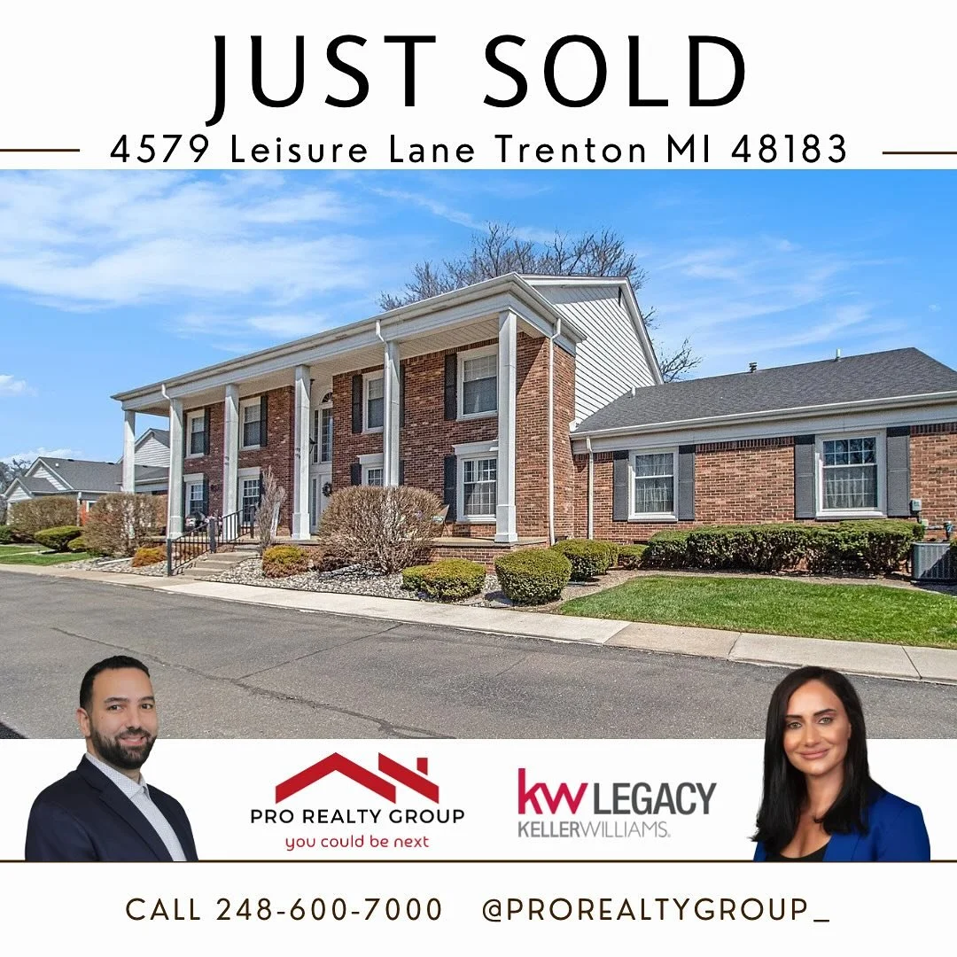 Big congrats to our buyer on their new home! 🏡
Thank you to everyone who helped bring this to the closing table &mdash; we couldn&rsquo;t have done it without you! 🙌🔑

#ClosingDay #NewHome #Teamwork #Congrats
@realtor_suzyj