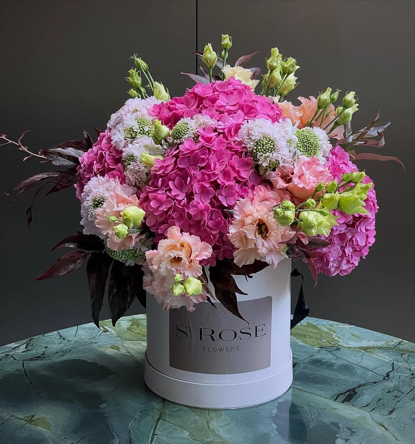 Timeless charm 💐
This week&rsquo;s feature: Hot Pink Hydrangeas &amp; Light Pink Dreamy Scabiosa &mdash; the perfect pairing for romantic arrangements, special occasions bouquets, or just because. 🌸
Now available for custom orders! 
✨ DM to order 
