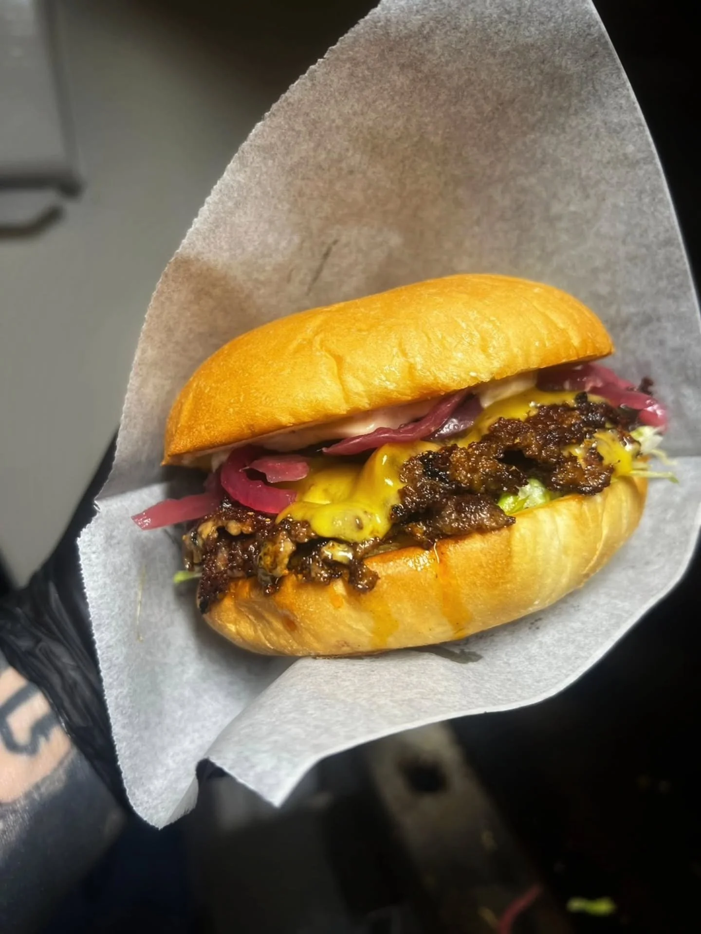 🍔 J'Smash on mukana Suomen Paras Burgeriravintola -&auml;&auml;nestyksess&auml;, ja &auml;&auml;nestysaika p&auml;&auml;ttyy huomenna 7.6. Linkki &auml;&auml;nestykseen l&ouml;ytyy meid&auml;n Tarinat -julkaisustamme.

Jos meid&auml;n burgerit ovat 