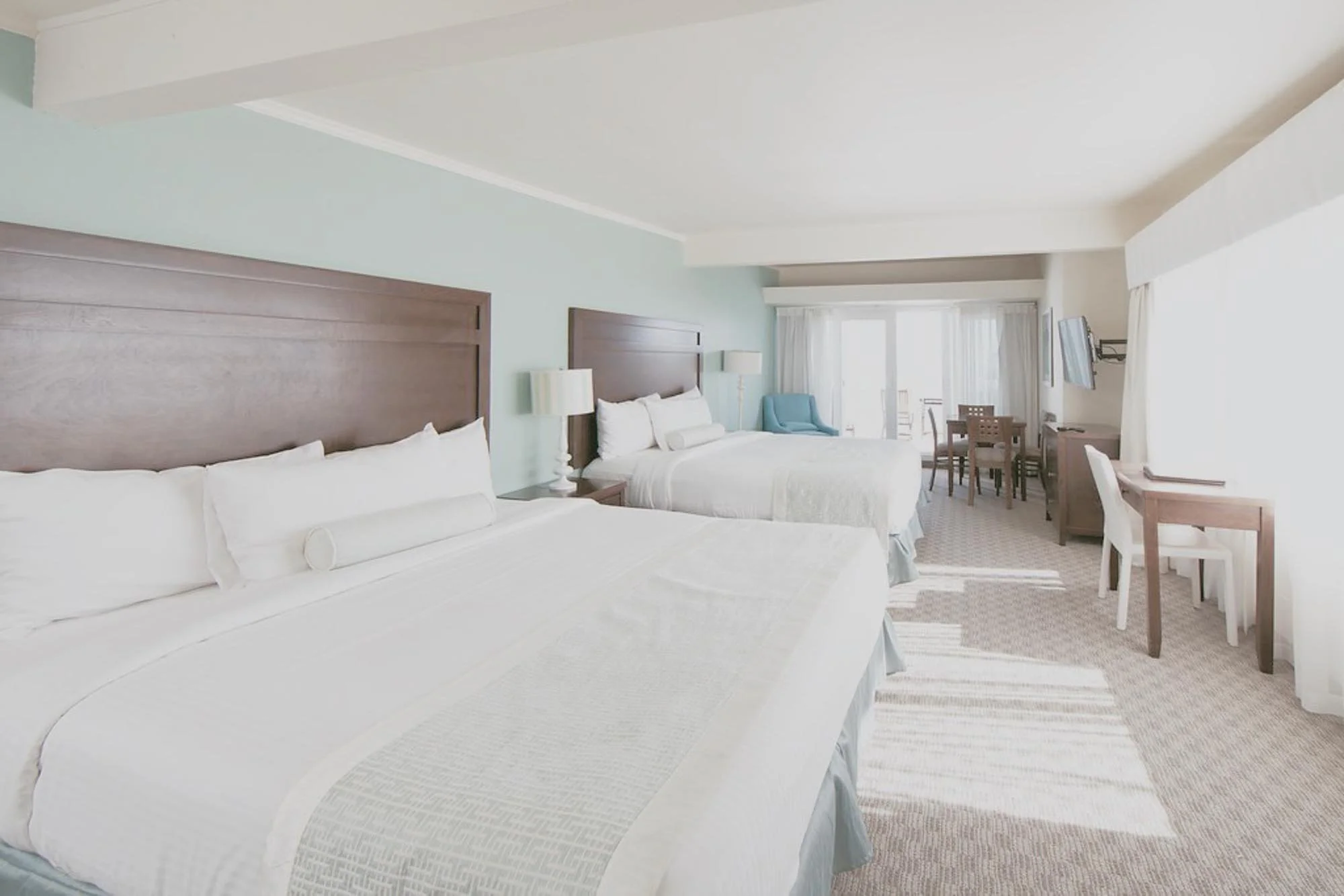 capri-oceanfrontsuite3.jpg