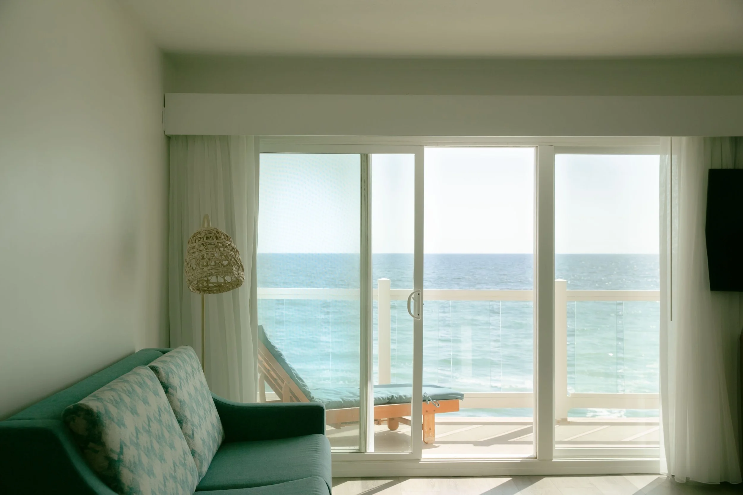 stays-beachfrontviews.jpg
