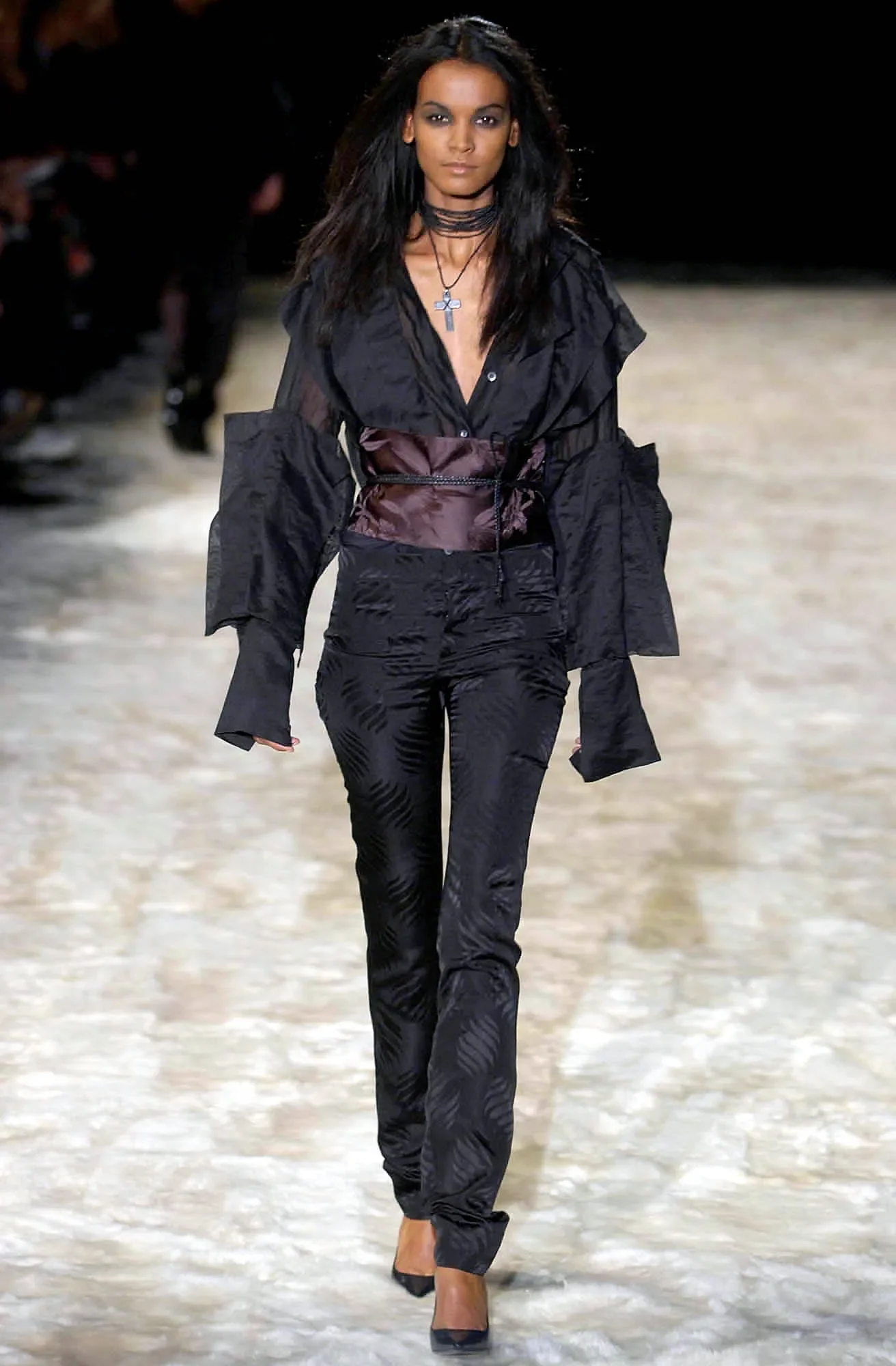 003-gucci-fall-2002-ready-to-wear-liya-kebede.webp