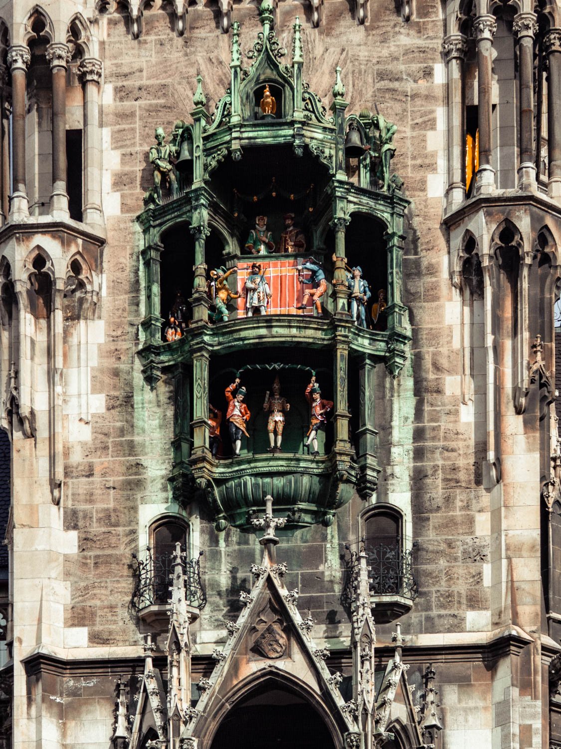 Glockenspiel daily show in Marienplatz, Munich