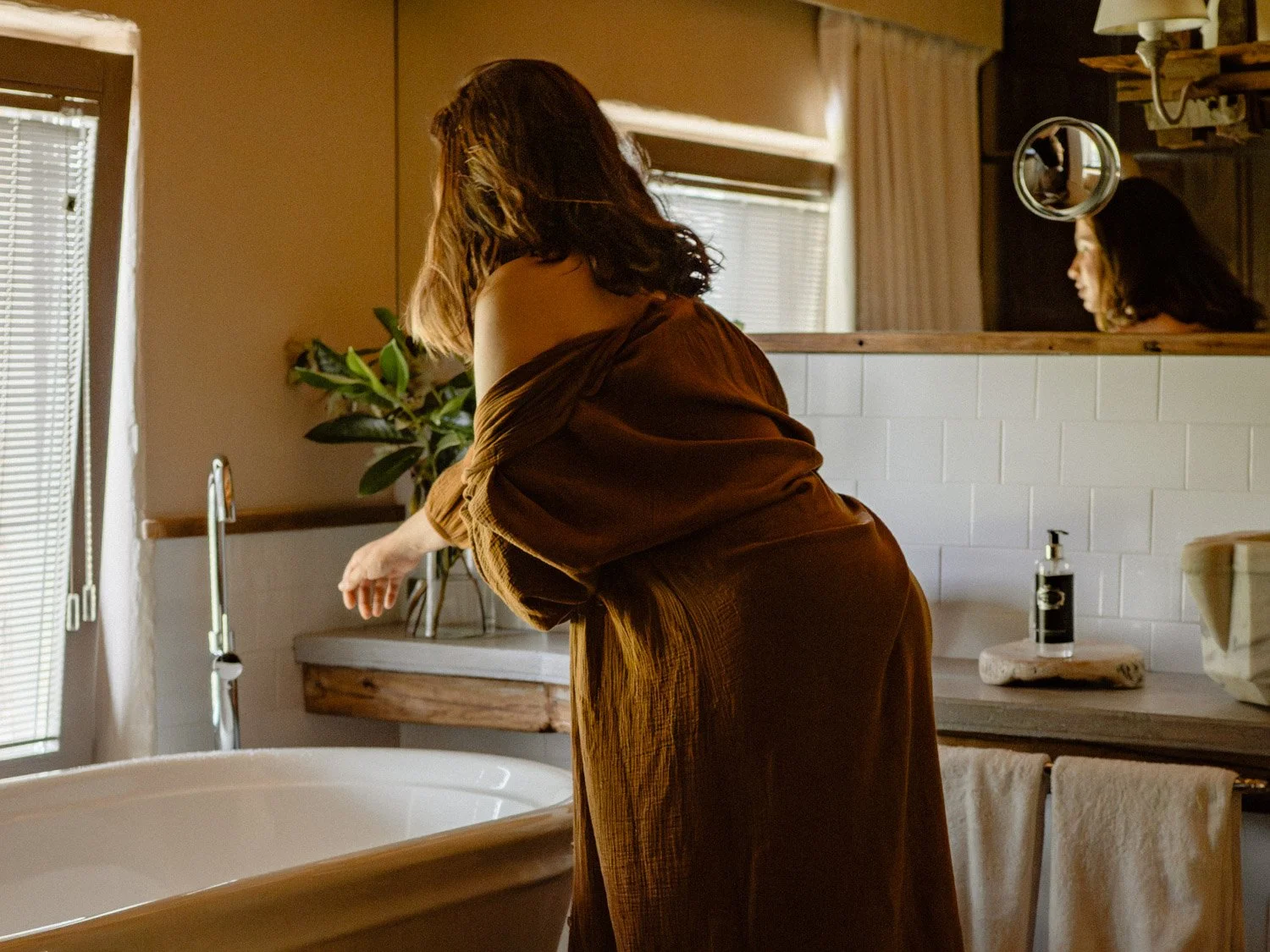 Guest about to enjoy a bath at OAR Cottage in Biscay, Basque Country