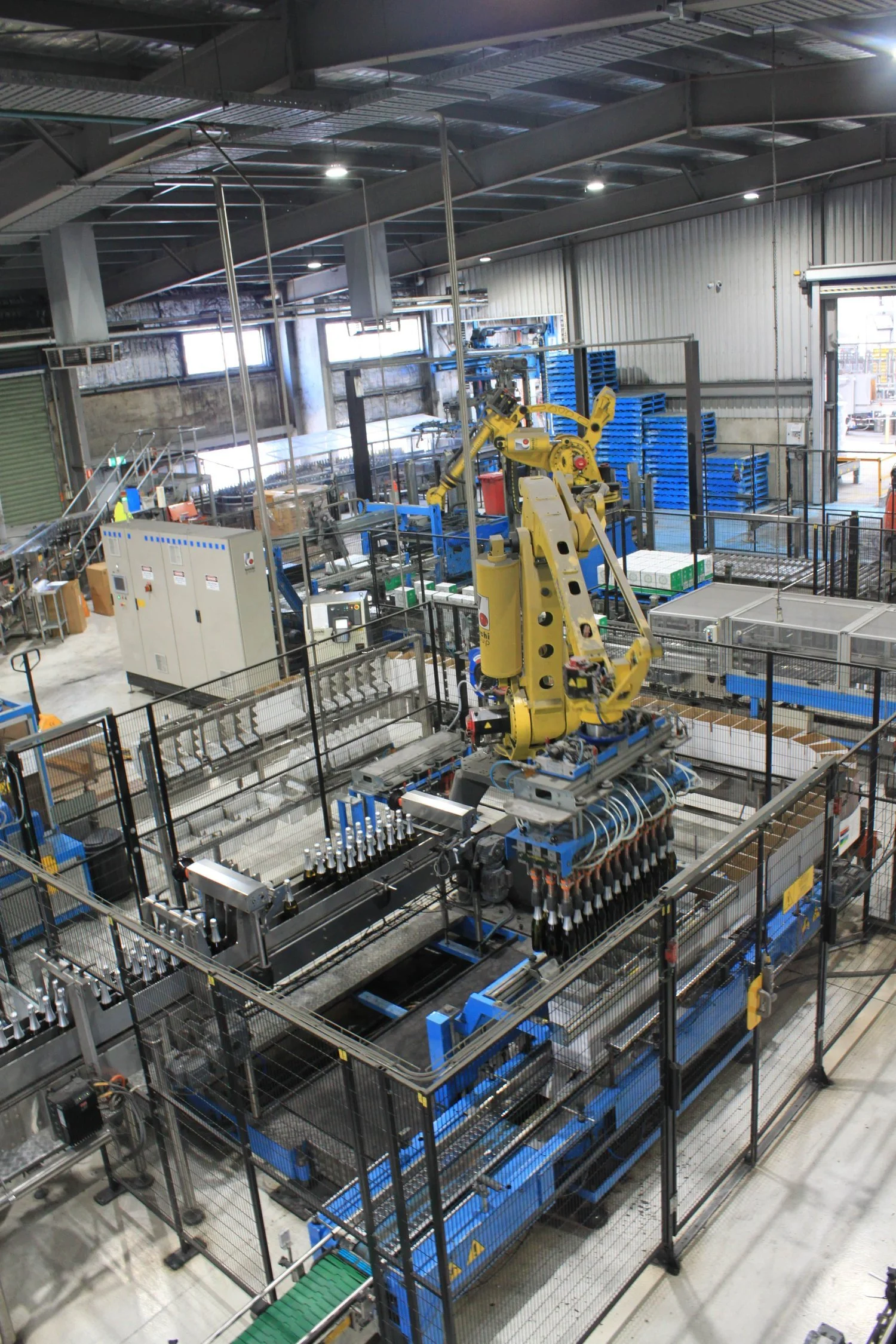 How does a glass bottling line work?