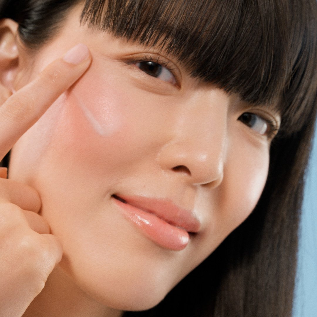 OG_FY25_YT_MODEL_PEEL_TEXTURE_ON_SKIN_GLOBAL_02_1x1.jpeg