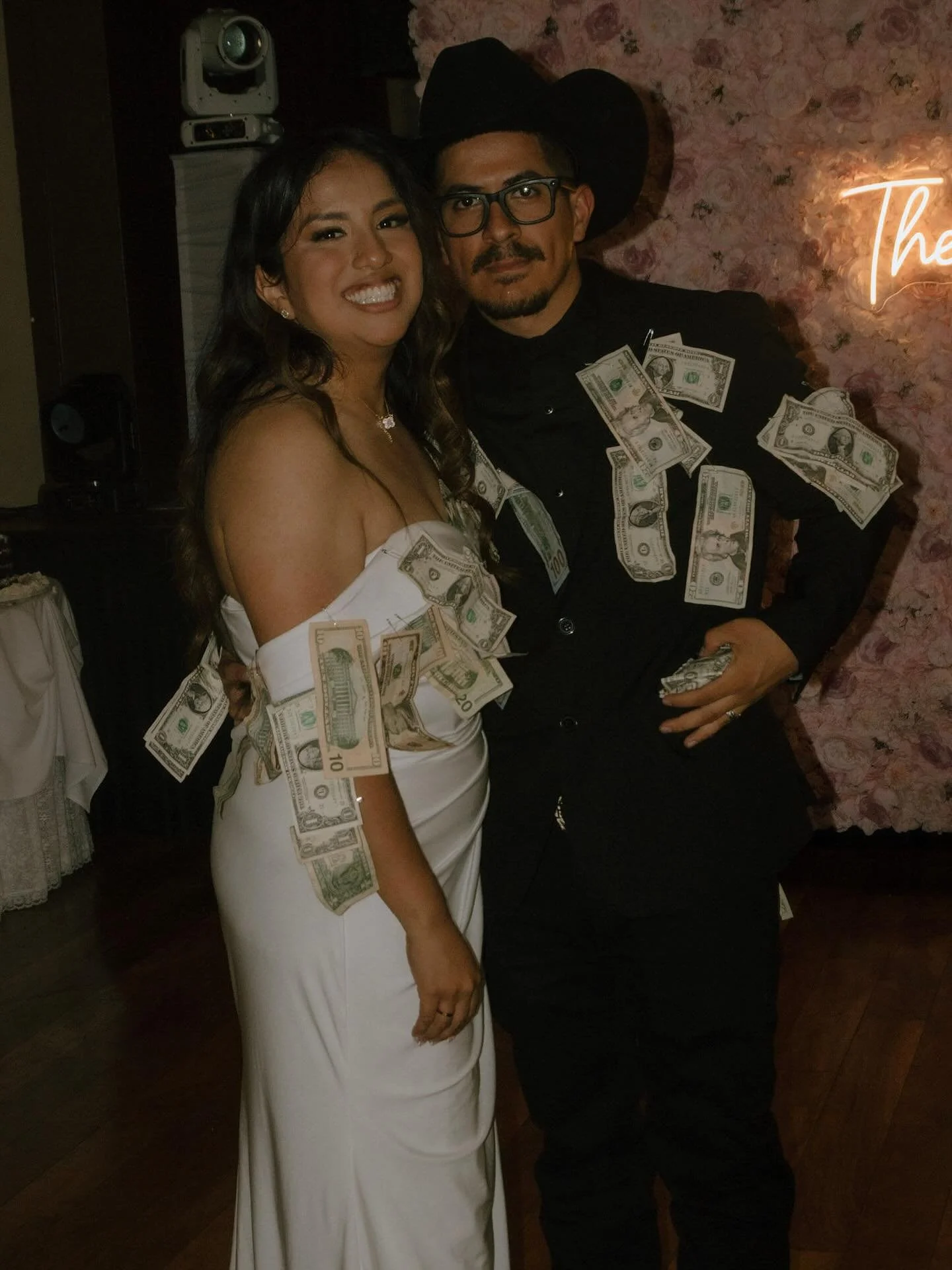 A moment of love and light, with memories&mdash;and a money dance&mdash;they&rsquo;ll never forget. 💫

photography: @wendychavezphotos