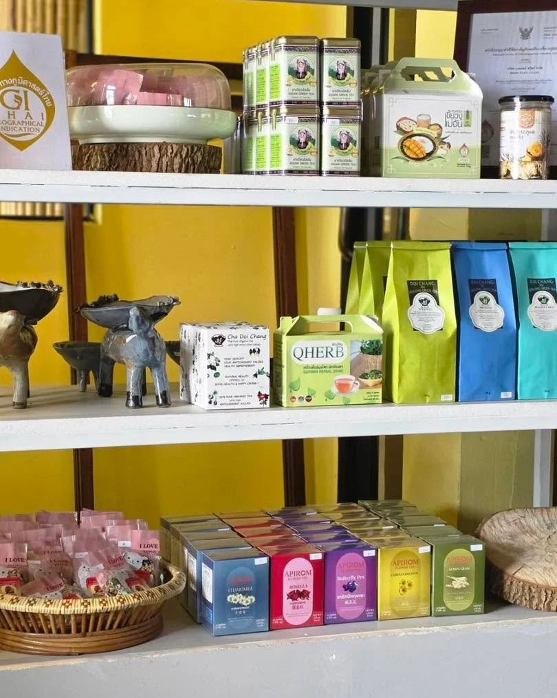 ท่านใดแวะเชียงราย ทานอาหารที่มาลองเต๊อะ อย่าลืมแวะอุดหนุนสินค้าชุมชน ในร้านอาหารมาลองเต๊อะนะค่ะ 
ไม่ต้องบุกป่าฝ่าดง ถนนลูกรัง ก็หากันจนเจอจ้า 
เข้าเมืองมาให้ชิมถึงหน้าสนามบินแล้วจ้าว
#apiromflowertea #ชาดอกไม้ออร์แกนิค #longevitytea  #apiromflowertea