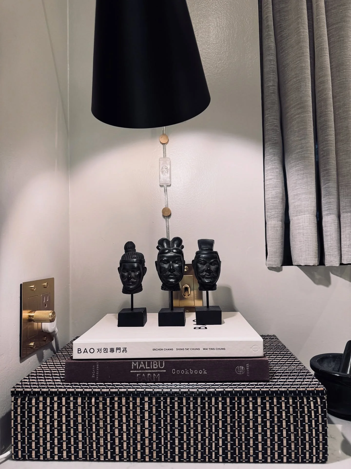 Minimalist doesn&rsquo;t have to mean boring. A trio of sculptural busts, a stack of design-forward cookbooks, and a moody palette bring just the right amount of drama to this corner. Proof that the details do the heavy lifting. 

#DesignDetails #Moo