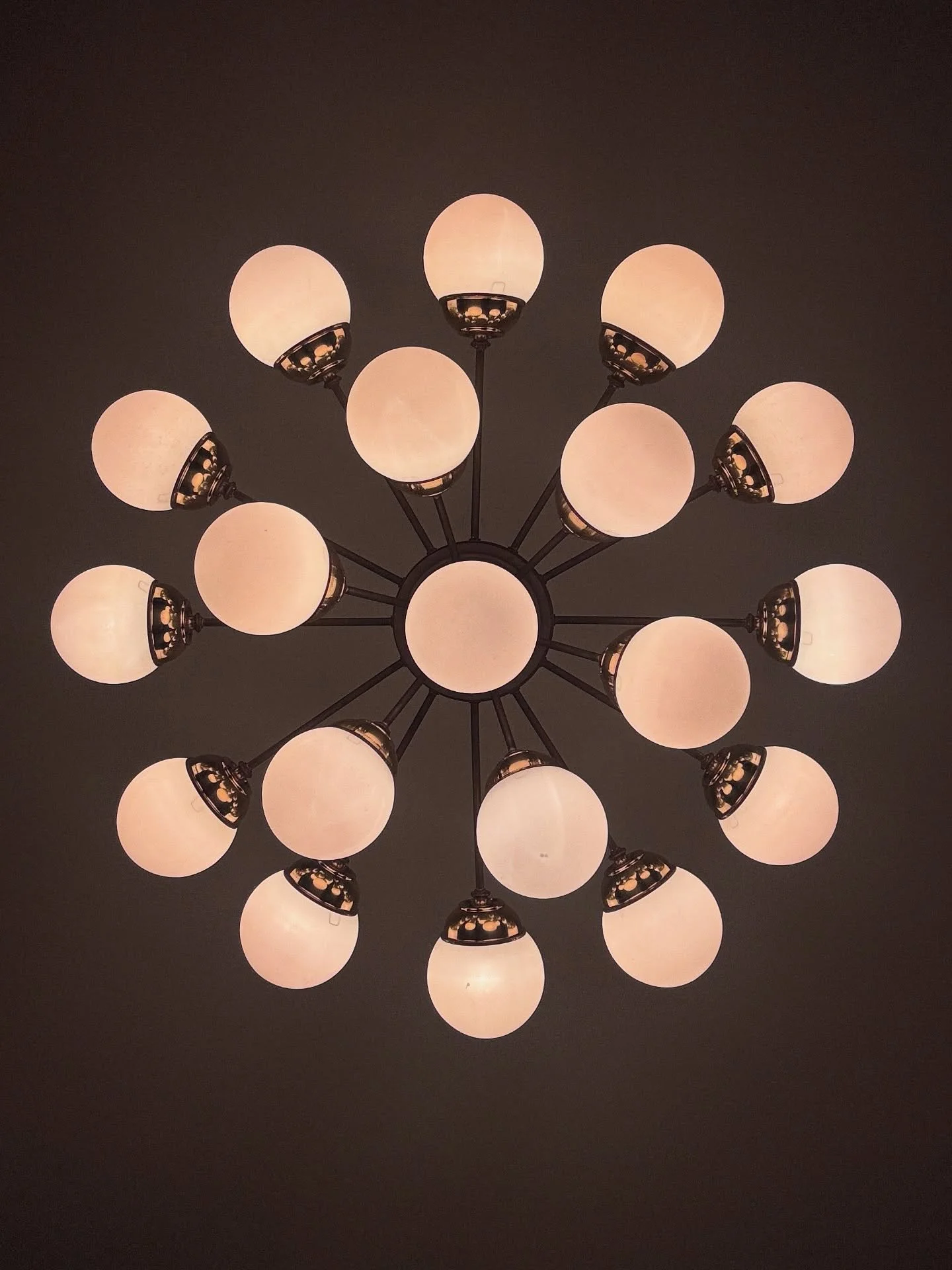 ✨ Let there be glow ✨
This chandelier is proof that lighting is more than functional &mdash; it&rsquo;s a statement, an art piece, and the mood-setter for the entire room.

Would you hang this beauty in your space? 💡🖤

#ChandelierLove #HomeDecor #L