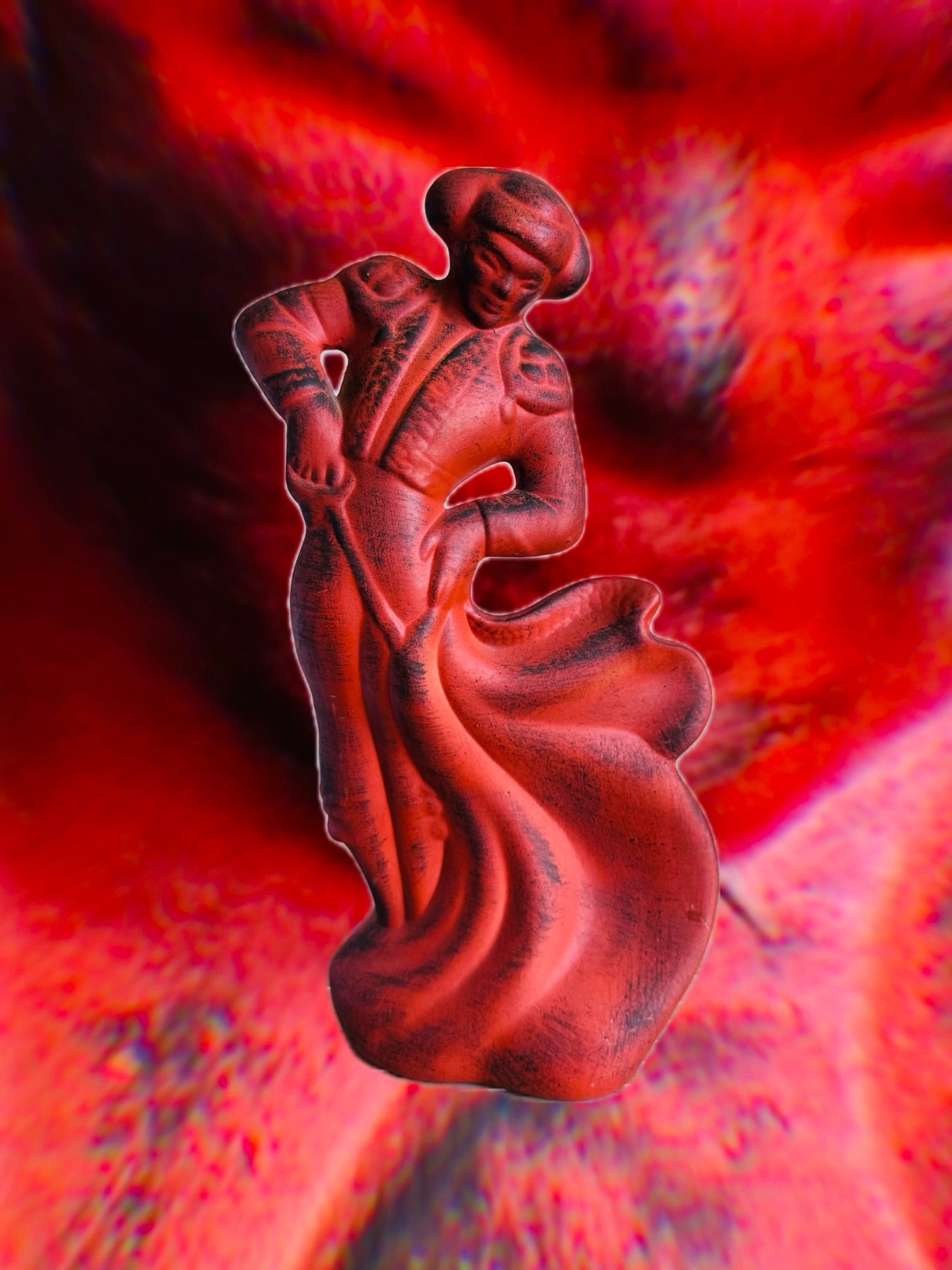 Bold, sculptural, and full of movement ❤️
This mid-century red matador captures the drama and elegance of the bullfight. The flowing lines, expressive stance, and rich red color make it a striking statement piece, perfect for a shelf, credenza, or cu