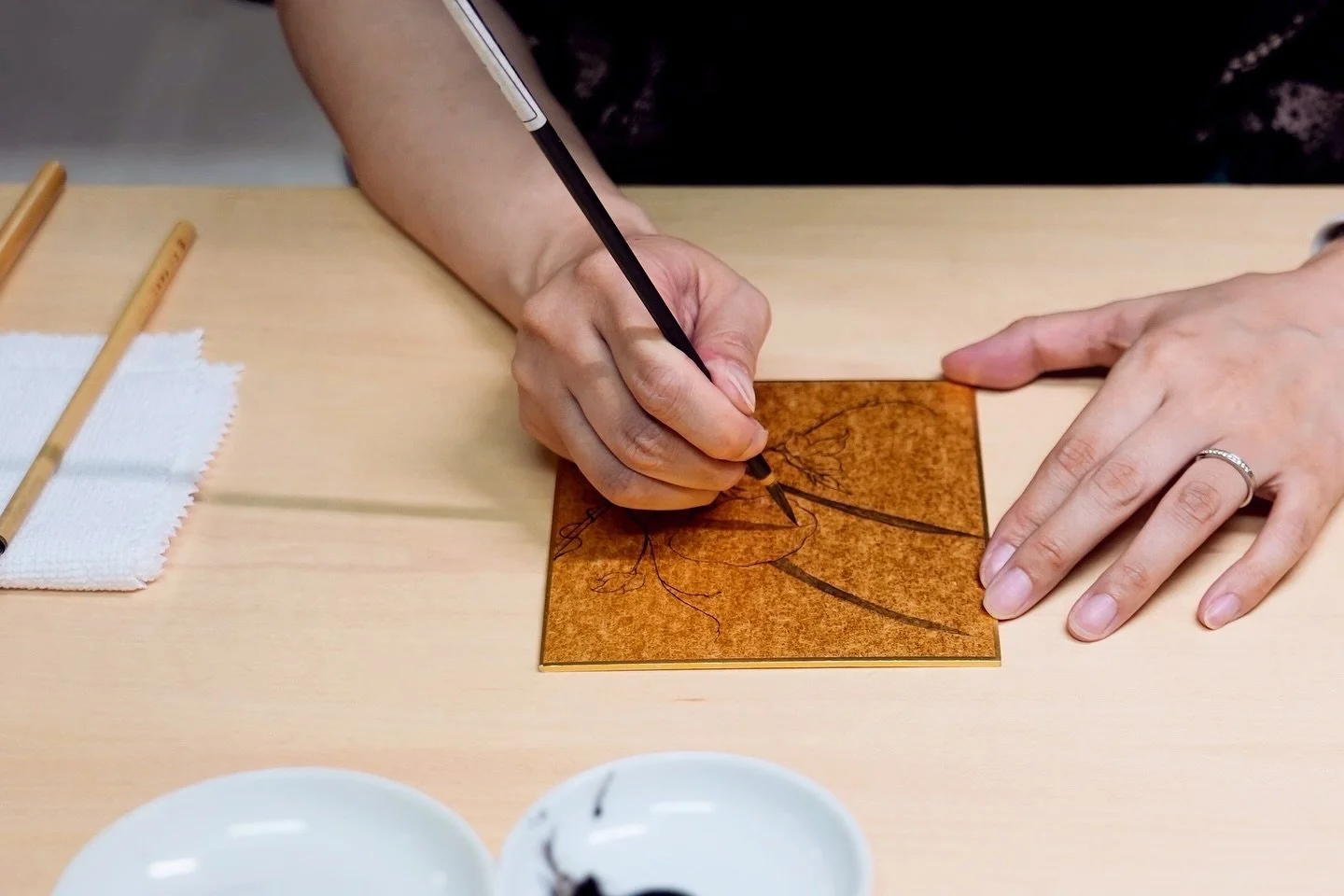 Gold leaf, seasonal beauty, and a brush in hand. 

Step into a world of tradition and creativity with our Kinbyōbu Workshop &mdash; where you&rsquo;ll craft your own Japanese folding screen using time-honored materials and peaceful guidance from a pr