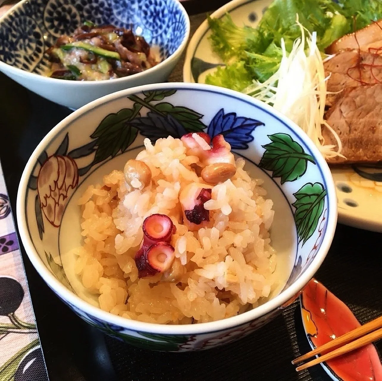 In Japanese cuisine, every element &mdash; from the shine of rice to the curve of octopus &mdash; is placed with care.

Our cooking classes in Shibuya invite you to explore not only how to prepare Japanese dishes, but how to present them with harmony